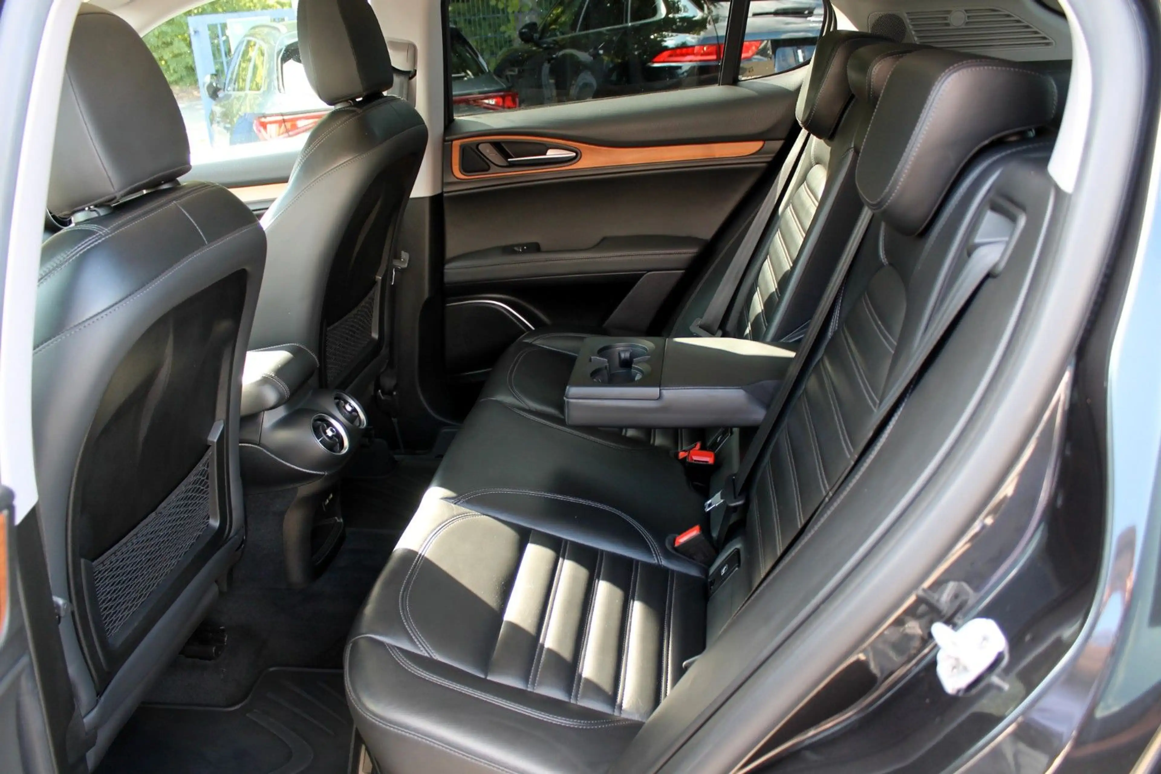 Alfa Romeo Stelvio Lusso 2.2 Xenon,Kamera,AHK,SHZ,Panorama — photo 6