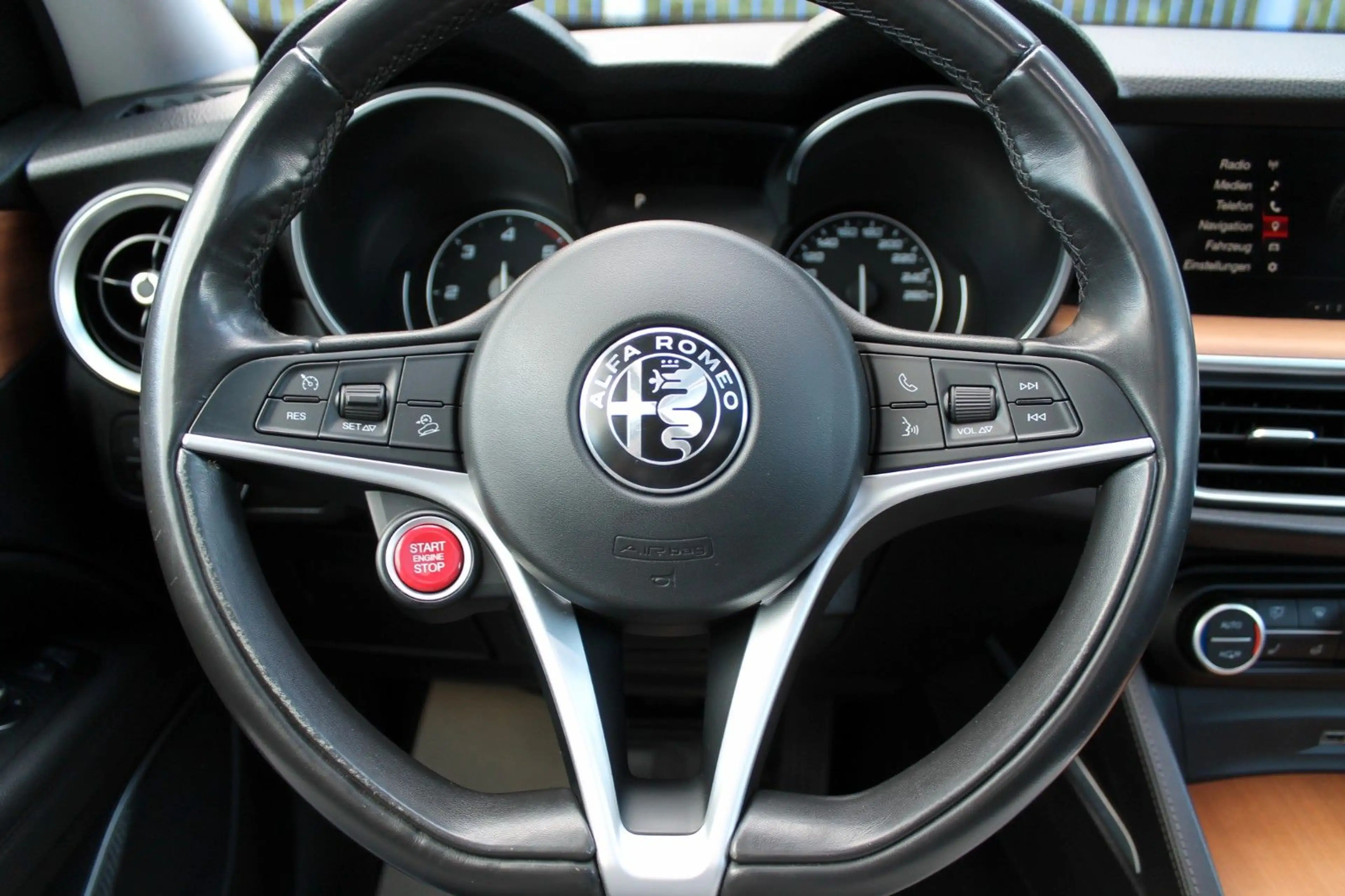 Alfa Romeo Stelvio Lusso 2.2 Xenon,Kamera,AHK,SHZ,Panorama — photo 8
