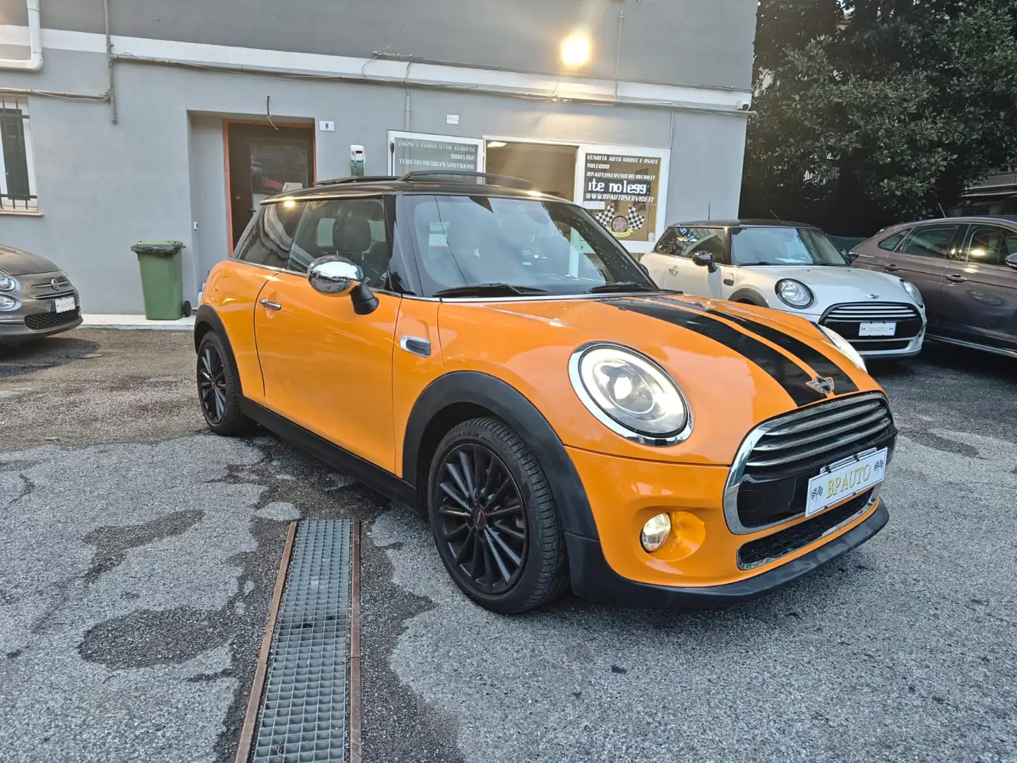 MINI Cooper D Mini IV F55-F56 1.5 3p Orange - 1