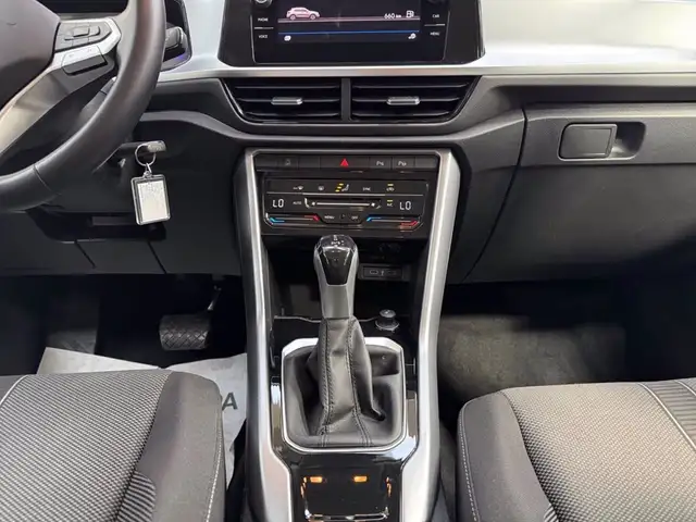 Volkswagen T-Roc view 12