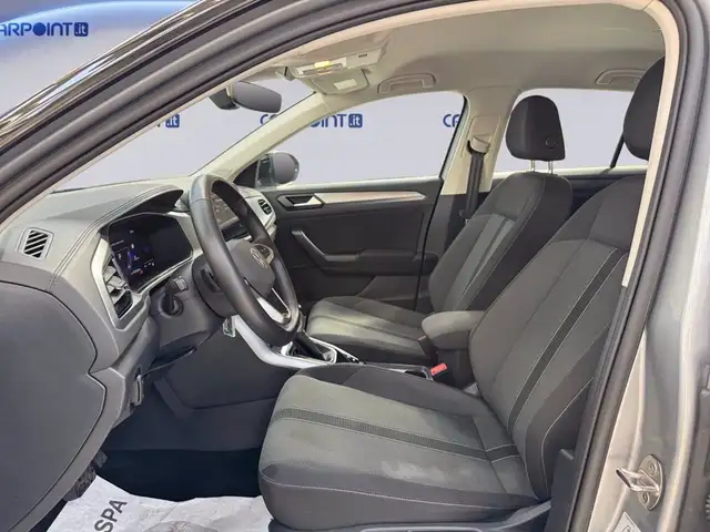 Volkswagen T-Roc view 10