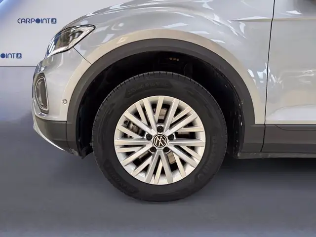 Volkswagen T-Roc view 15