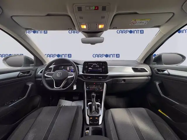 Volkswagen T-Roc view 11
