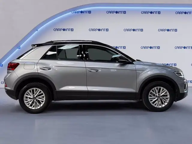 Volkswagen T-Roc view 7