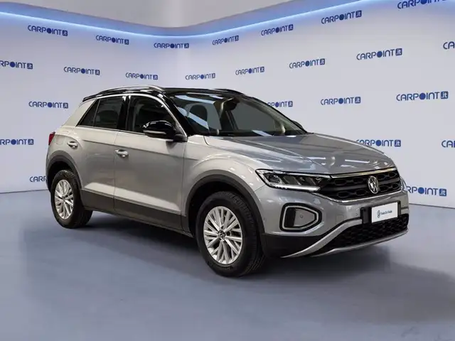 Volkswagen T-Roc view 8