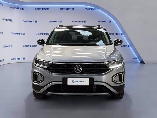 Volkswagen T-Roc view 9