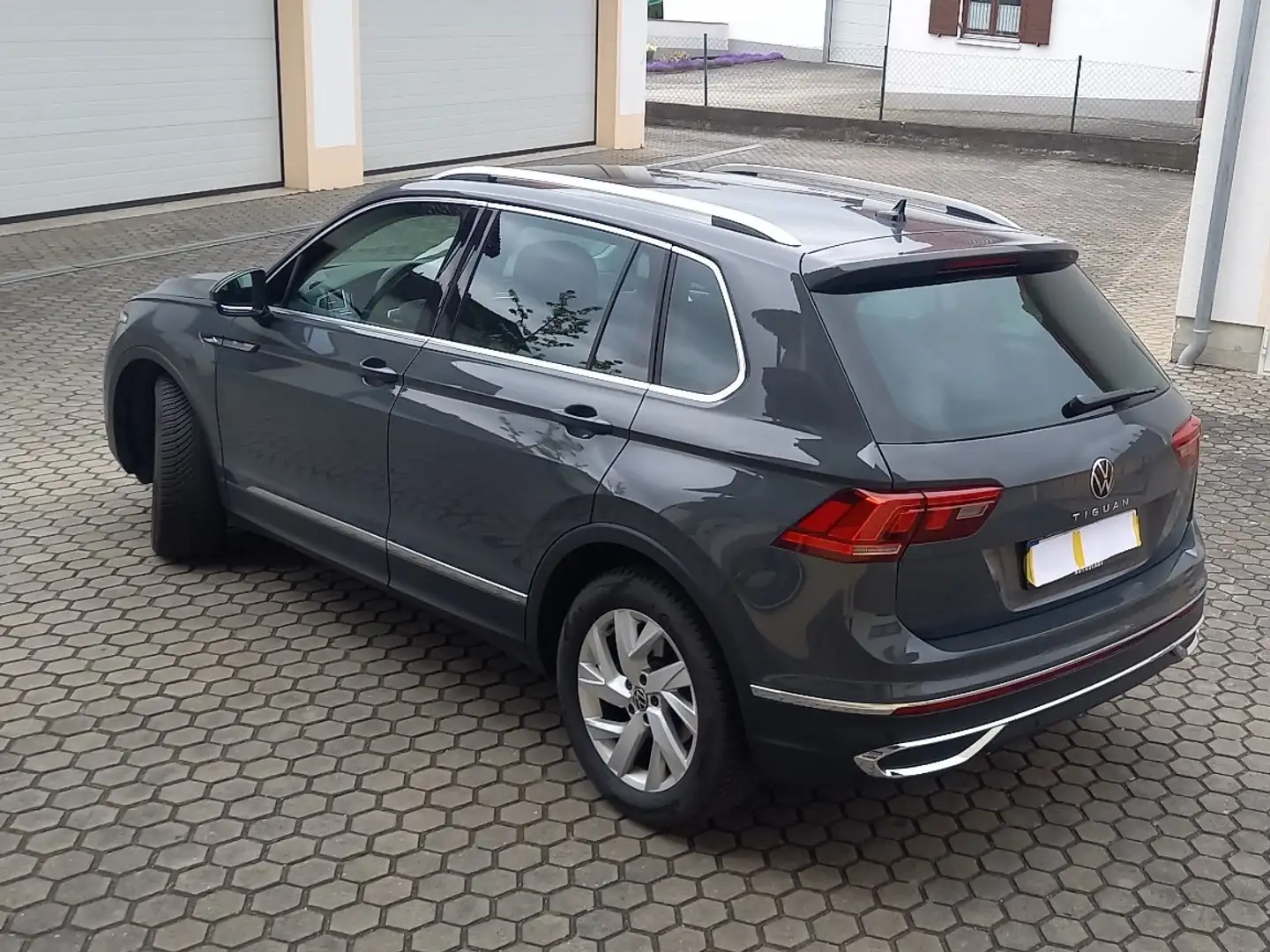 Volkswagen Tiguan Elegance Grau - 2