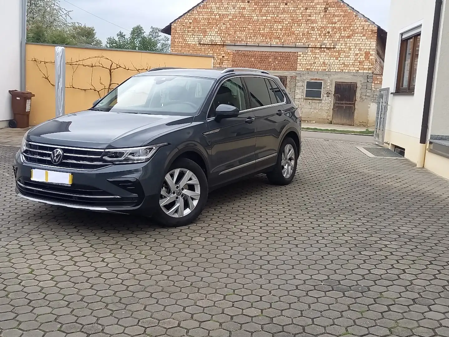 Volkswagen Tiguan Elegance Grau - 1