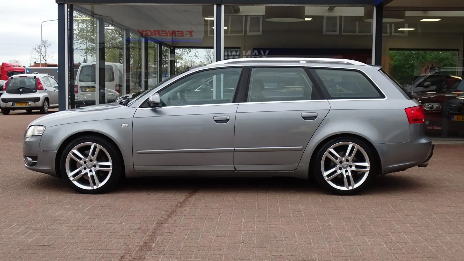 Audi A4 Avant 2.0 TFSI quattro Advance | Automaat | Naviga Grey - 2