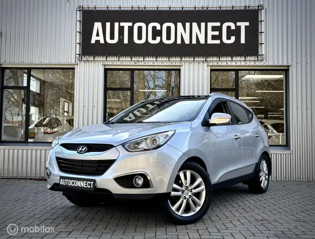 Hyundai iX35 2.0i 4WD. NAVI, PANO, LEDER, CAMERA.