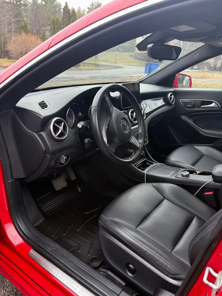 Mercedes-Benz CLA снимка Mercedes-Benz CLA