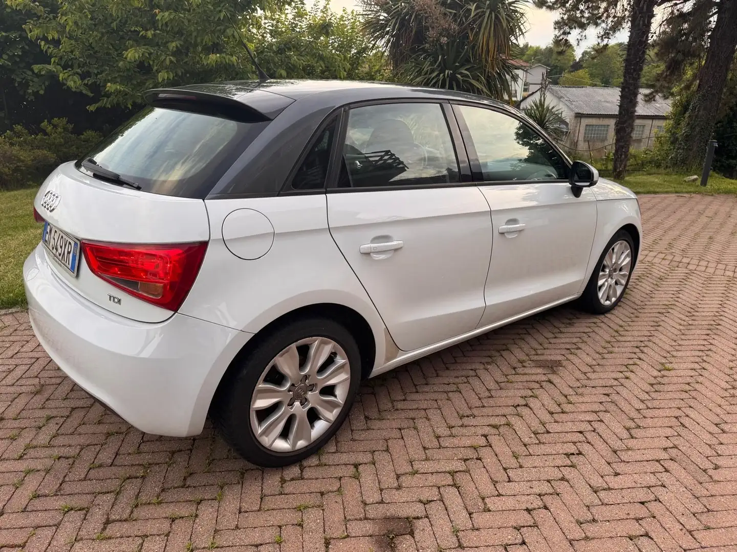 Audi A1 Sportback 1.6 tdi Ambition 105cv - 1