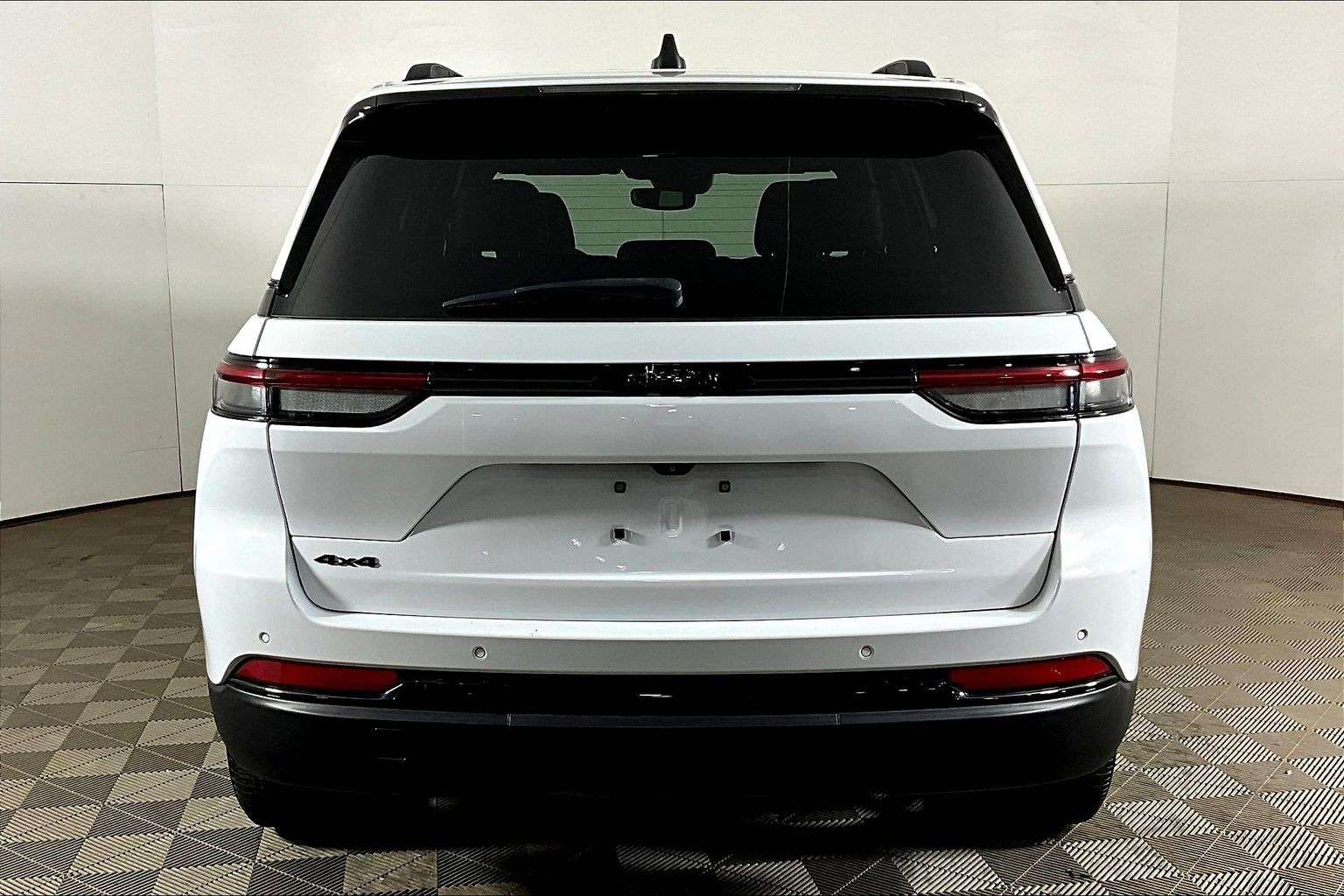 used 2023 Jeep Grand Cherokee car, priced at $34,798