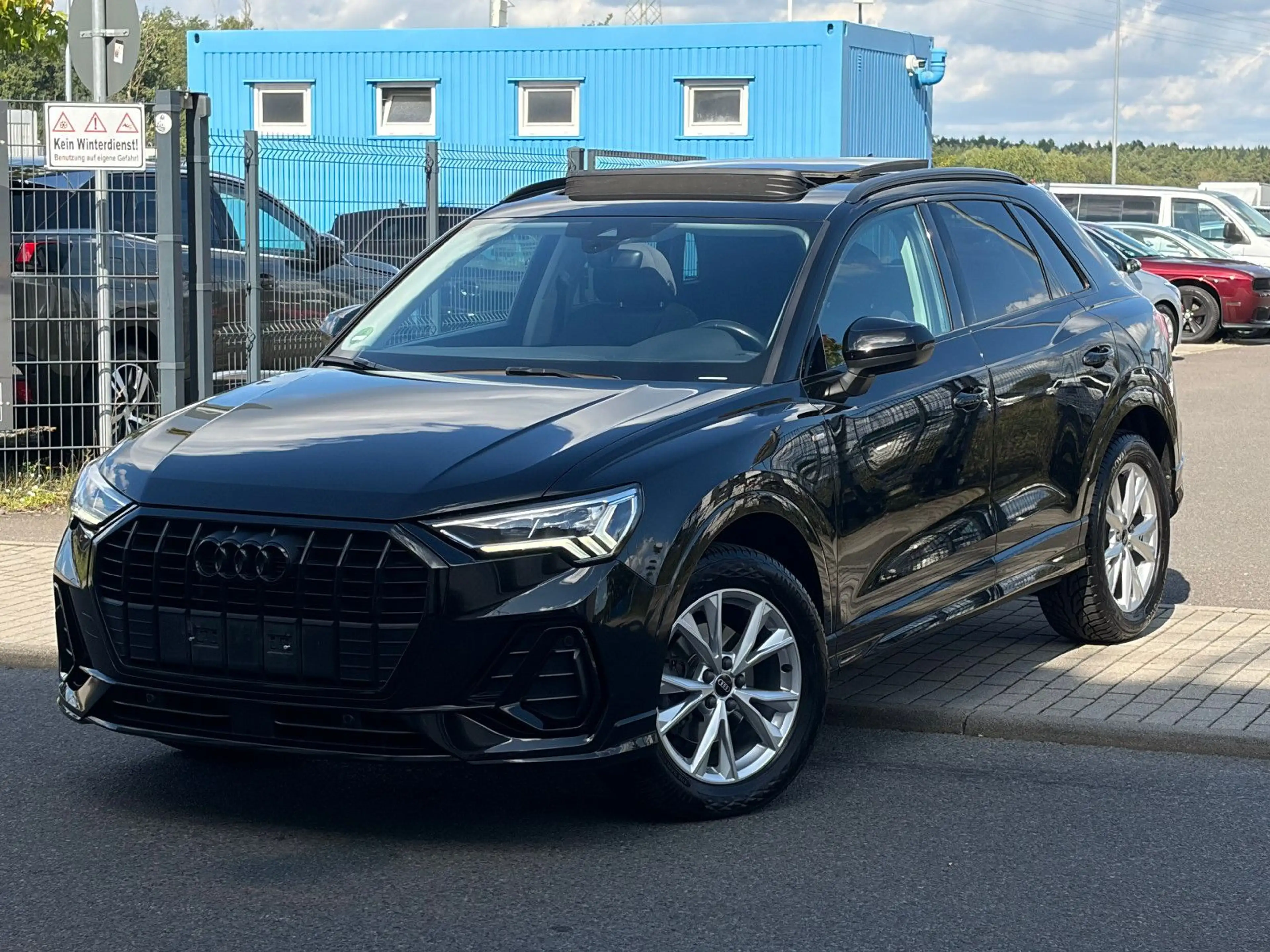 Audi Q3 35 TFSI S-Line Black Paket Pano LED AHK — photo 2