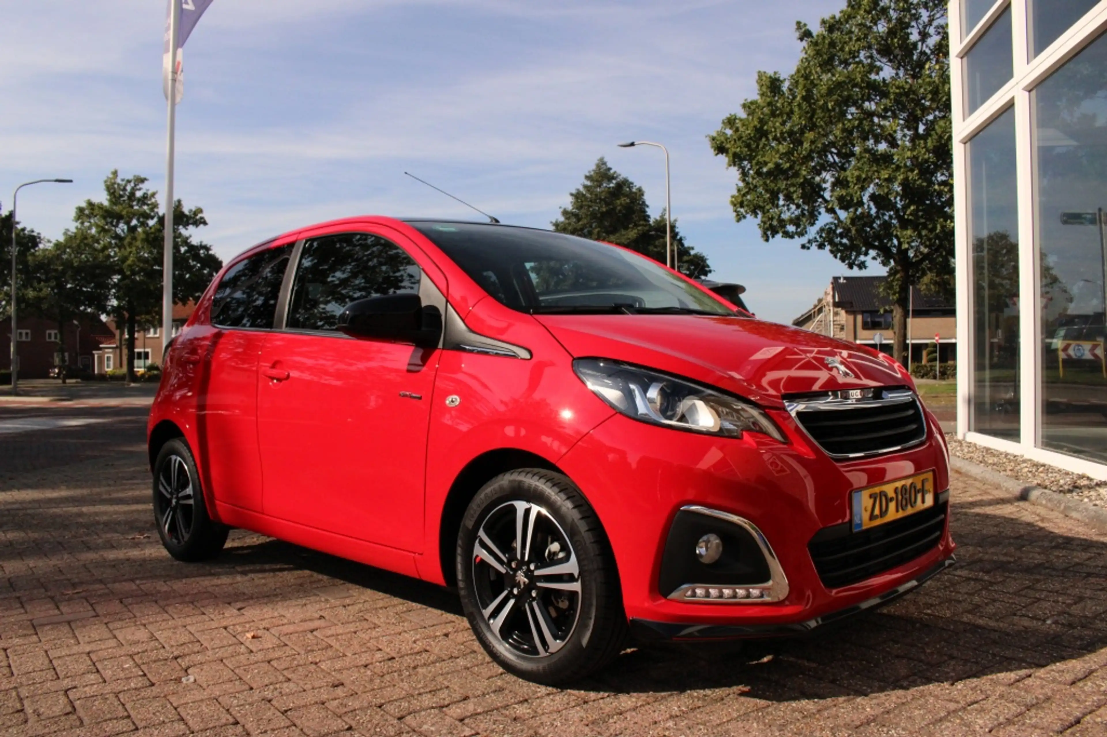 Peugeot 108 1.0 e-VTi GT-Line — photo 6