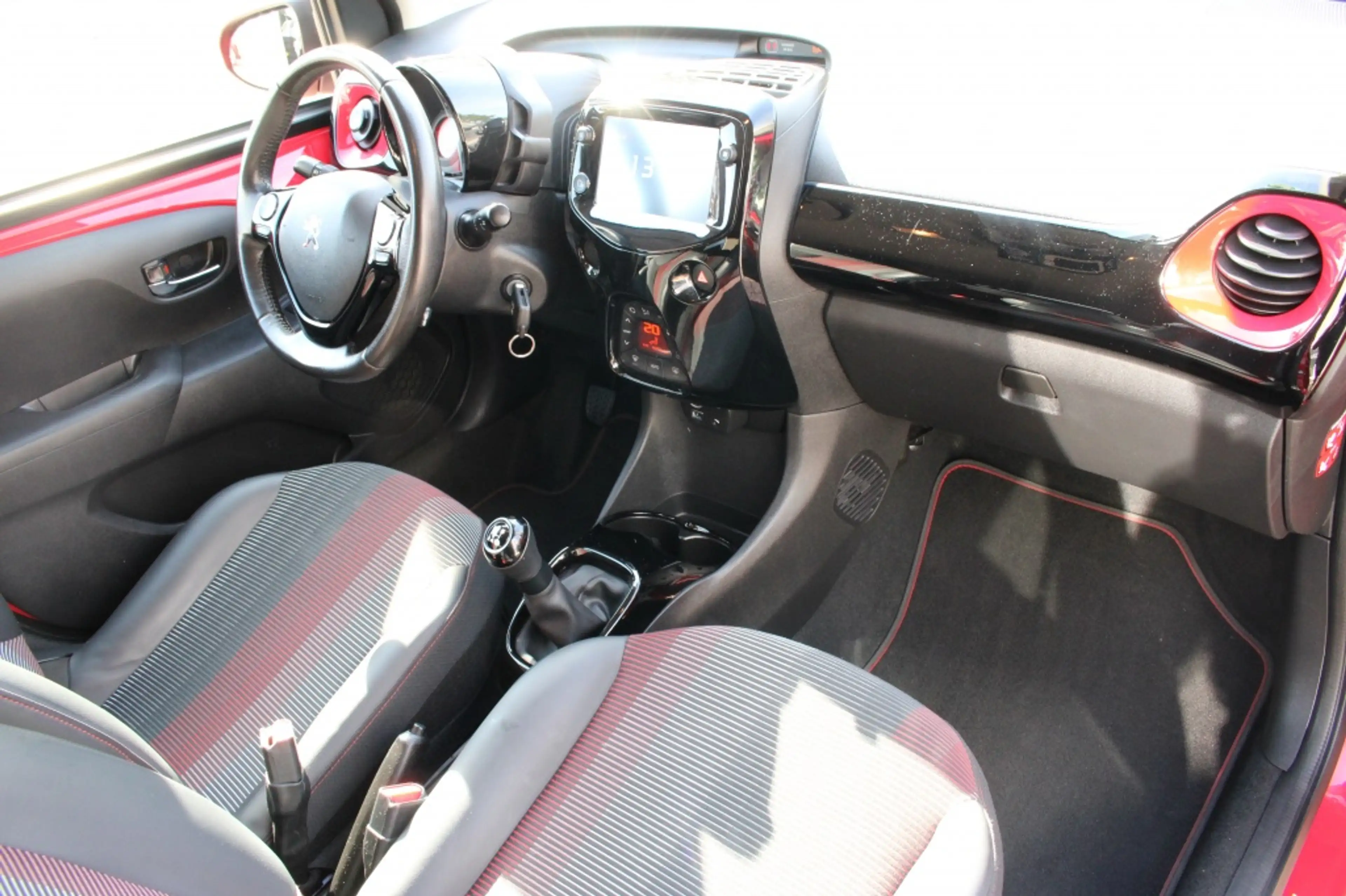 Peugeot 108 1.0 e-VTi GT-Line — photo 13