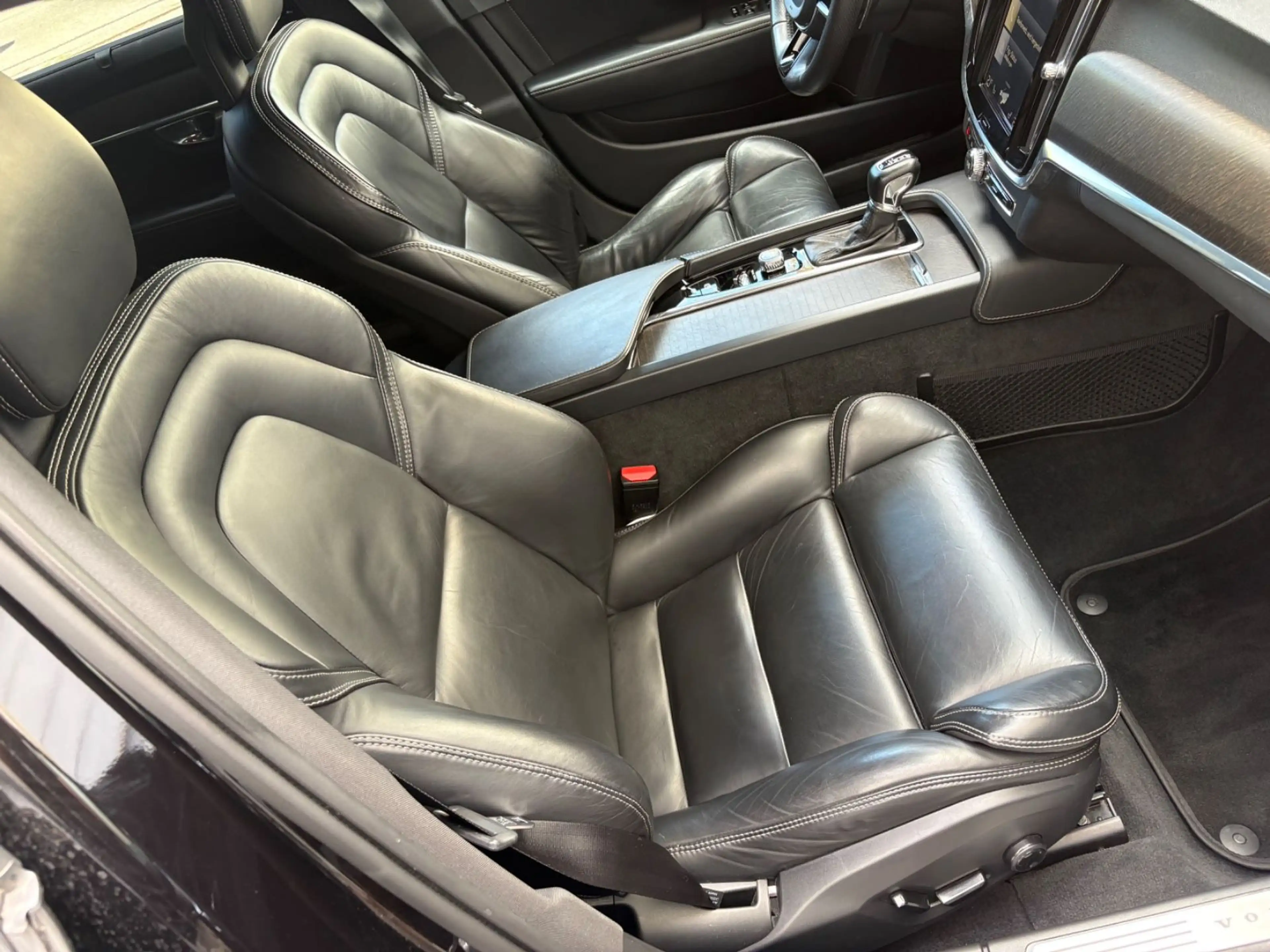 Volvo V90 Cross Country Pro AWD**D5**235 PS** — photo 11