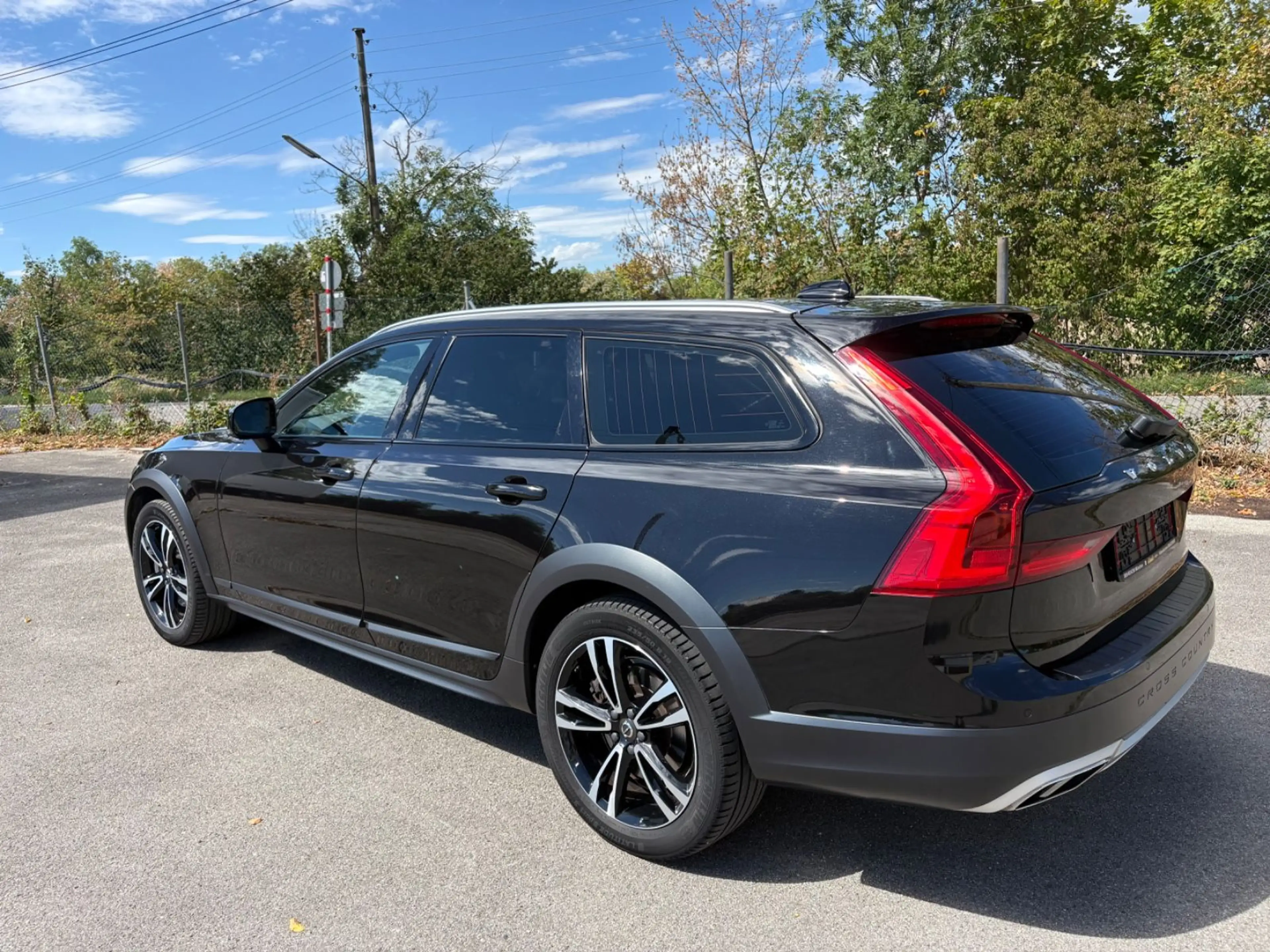 Volvo V90 Cross Country Pro AWD**D5**235 PS** — photo 4