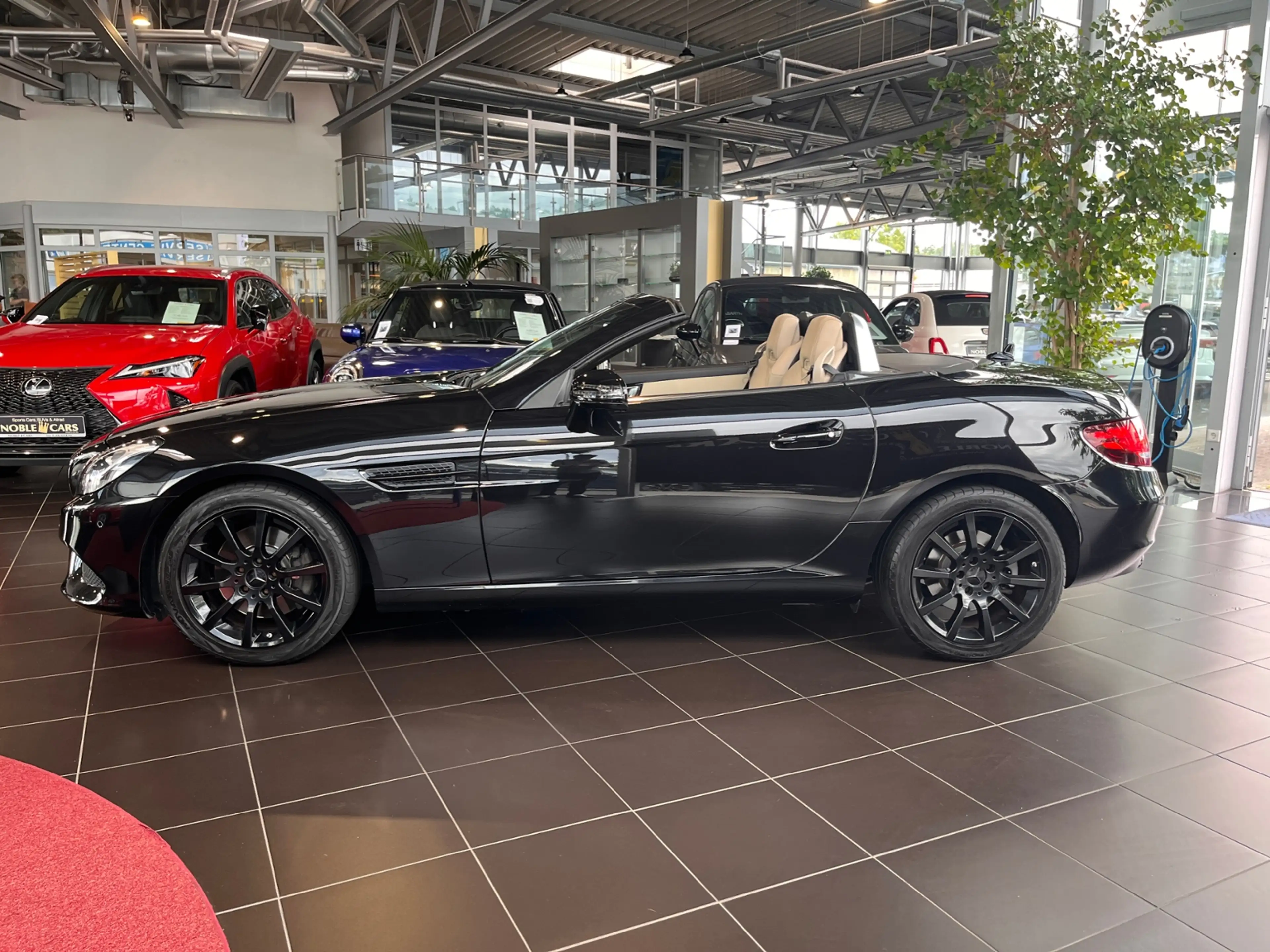 Mercedes-Benz SLC 300 KLIMA NAV SHZ LEDER BEIGE — photo 4
