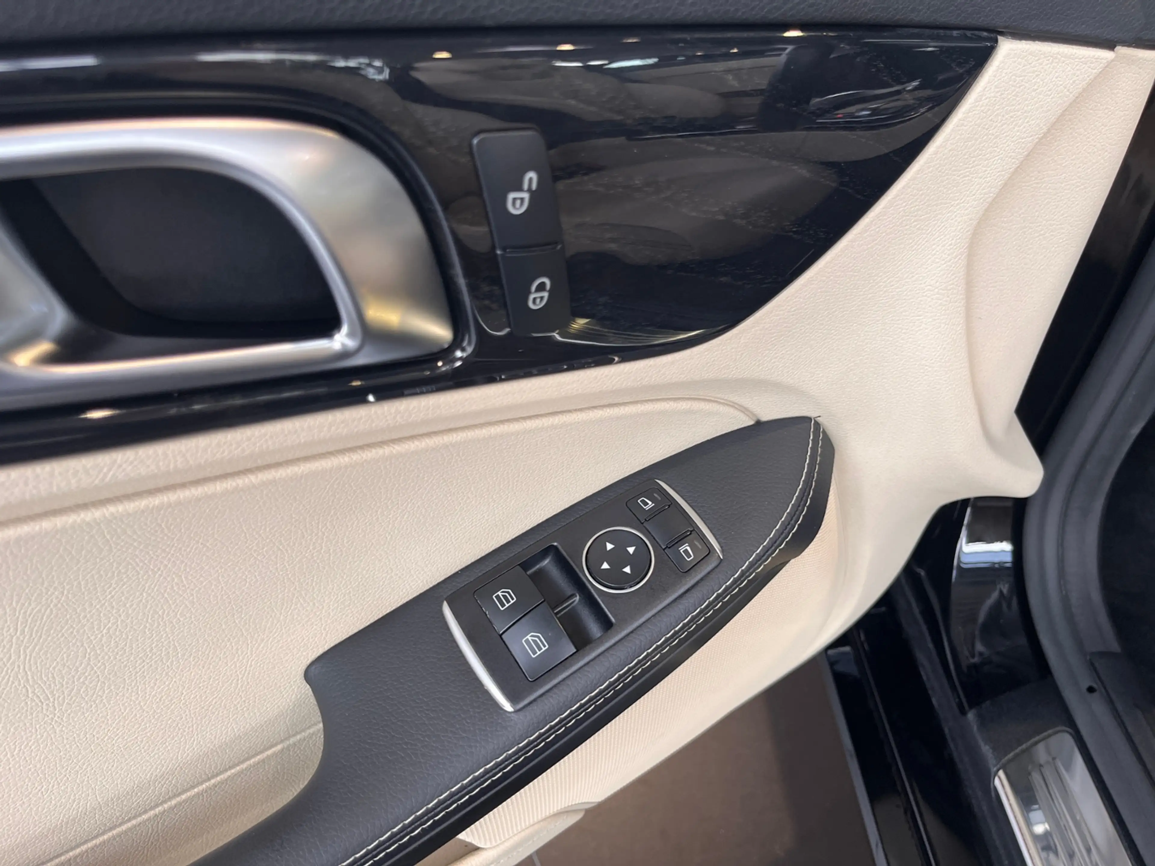 Mercedes-Benz SLC 300 KLIMA NAV SHZ LEDER BEIGE — photo 12