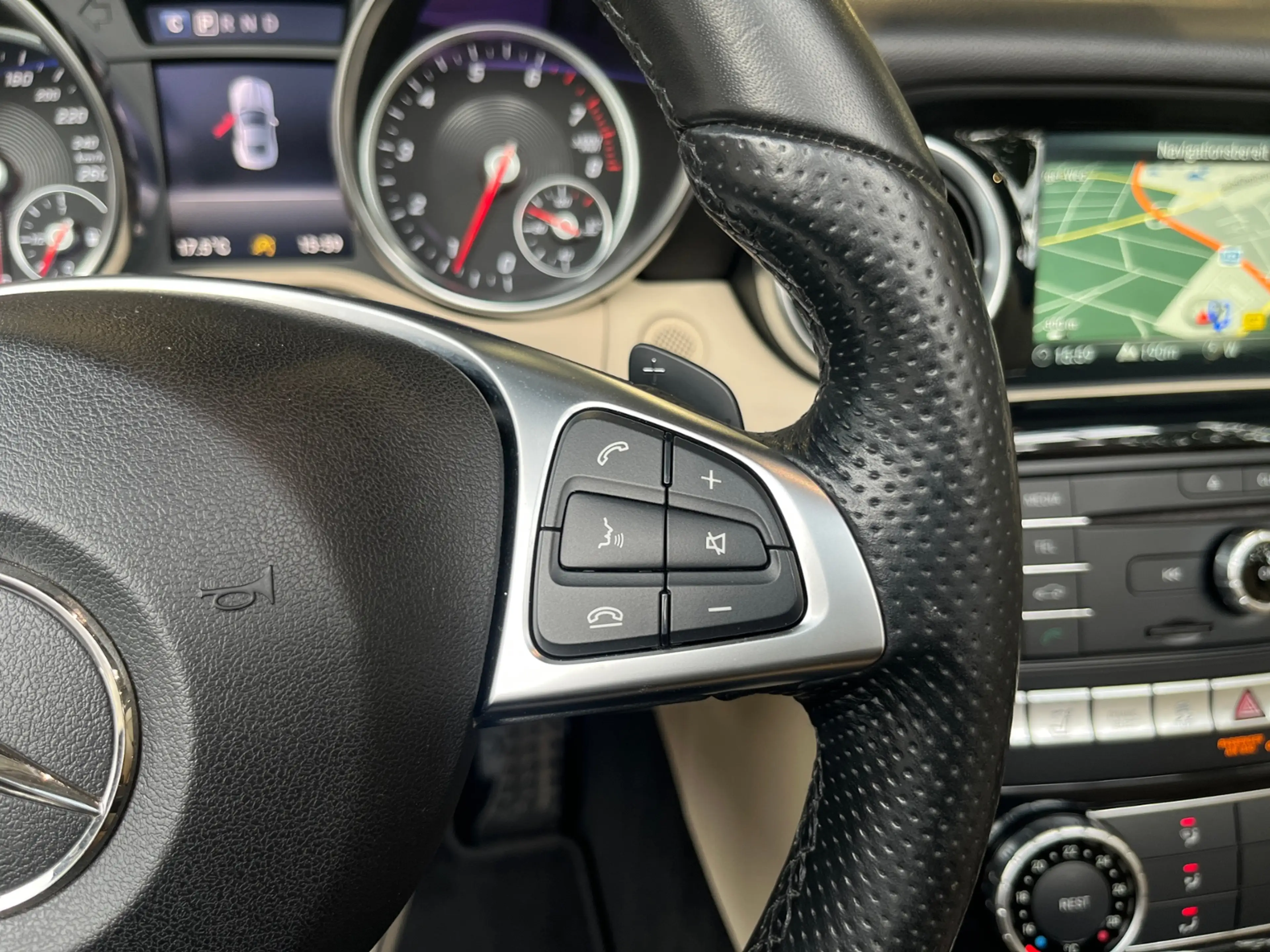 Mercedes-Benz SLC 300 KLIMA NAV SHZ LEDER BEIGE — photo 14