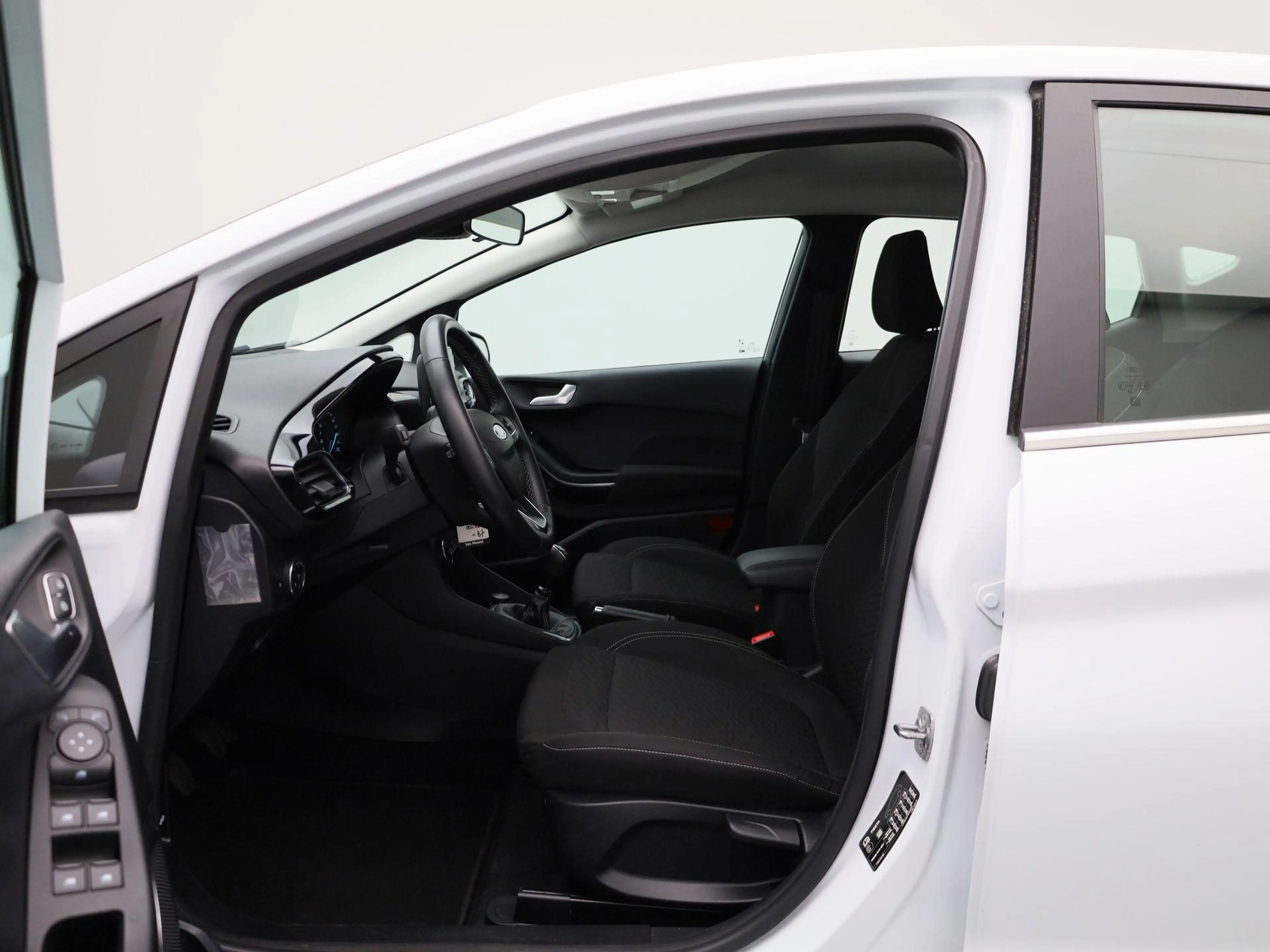 Ford Fiesta 1.0 EcoBoost Hybrid Titanium — photo 9