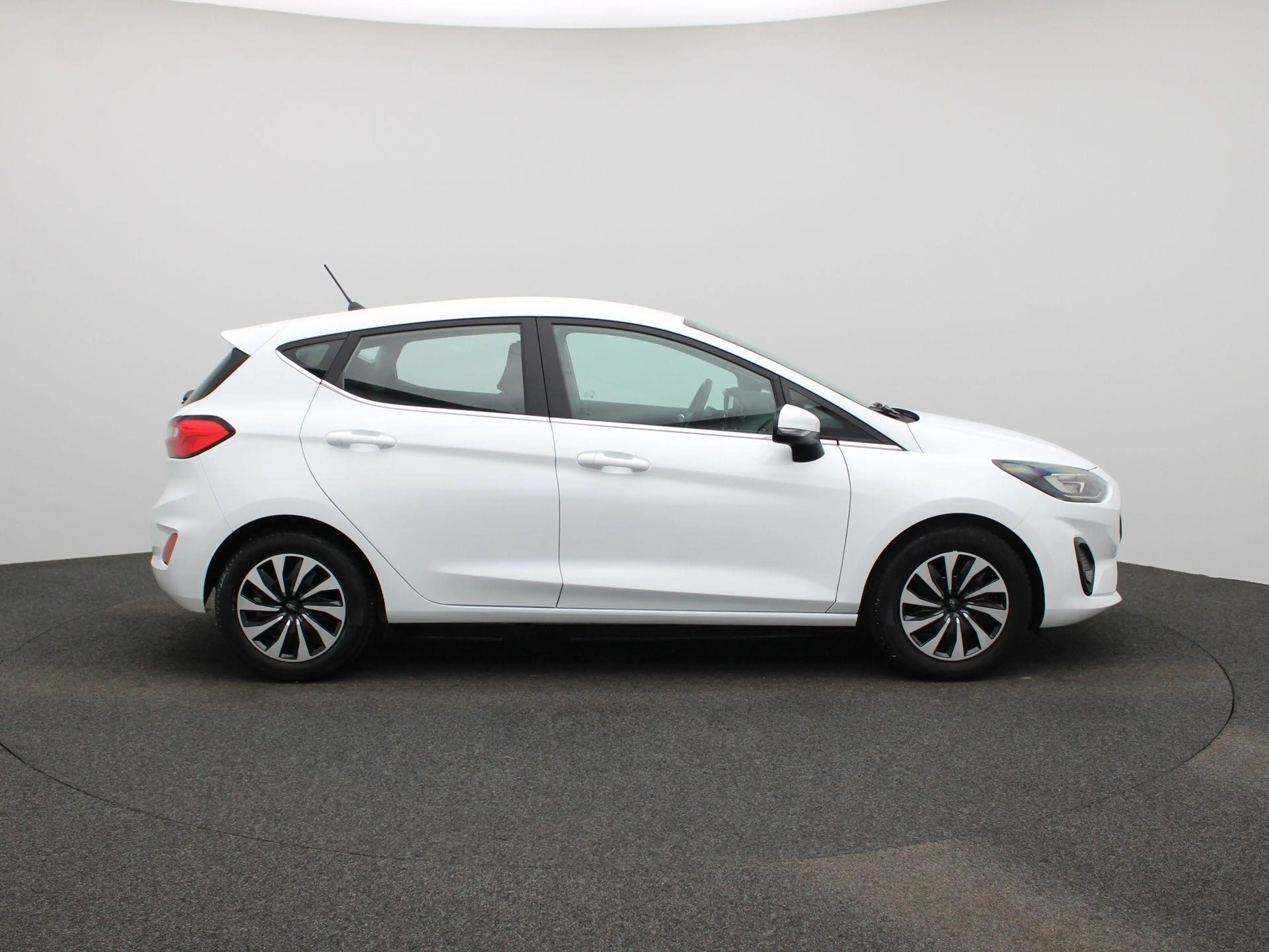 Ford Fiesta 1.0 EcoBoost Hybrid Titanium — photo 6