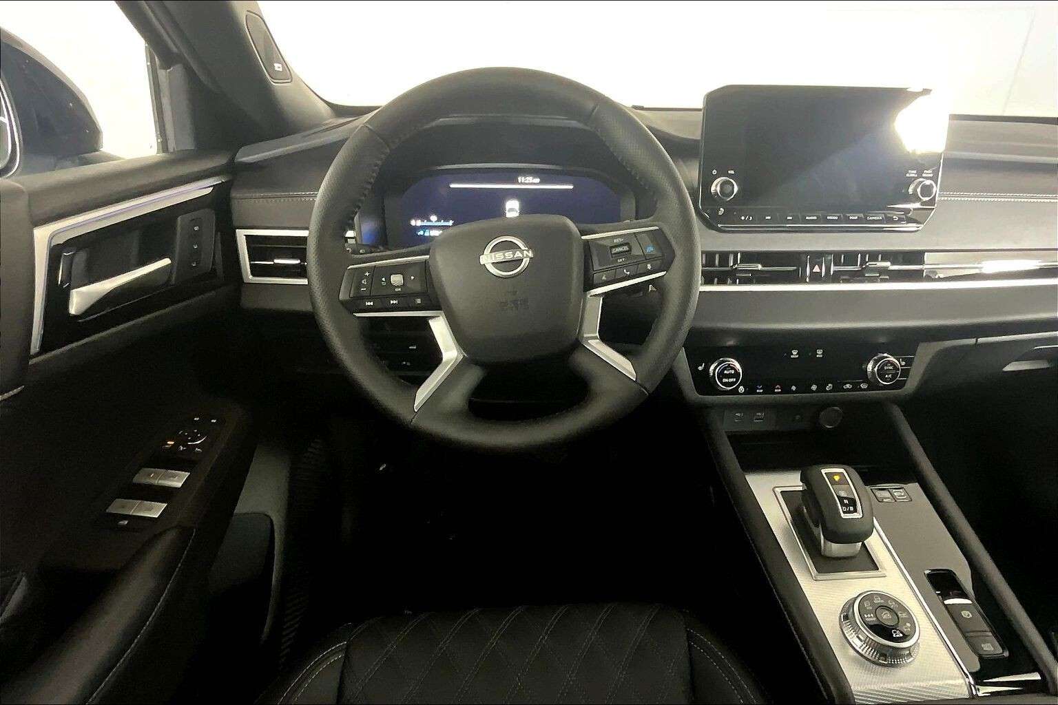 2026 Nissan Rogue HYBRID PLATINUM AWD * NAV CLRNC SENS HUD PANO CAM! — снимка 1