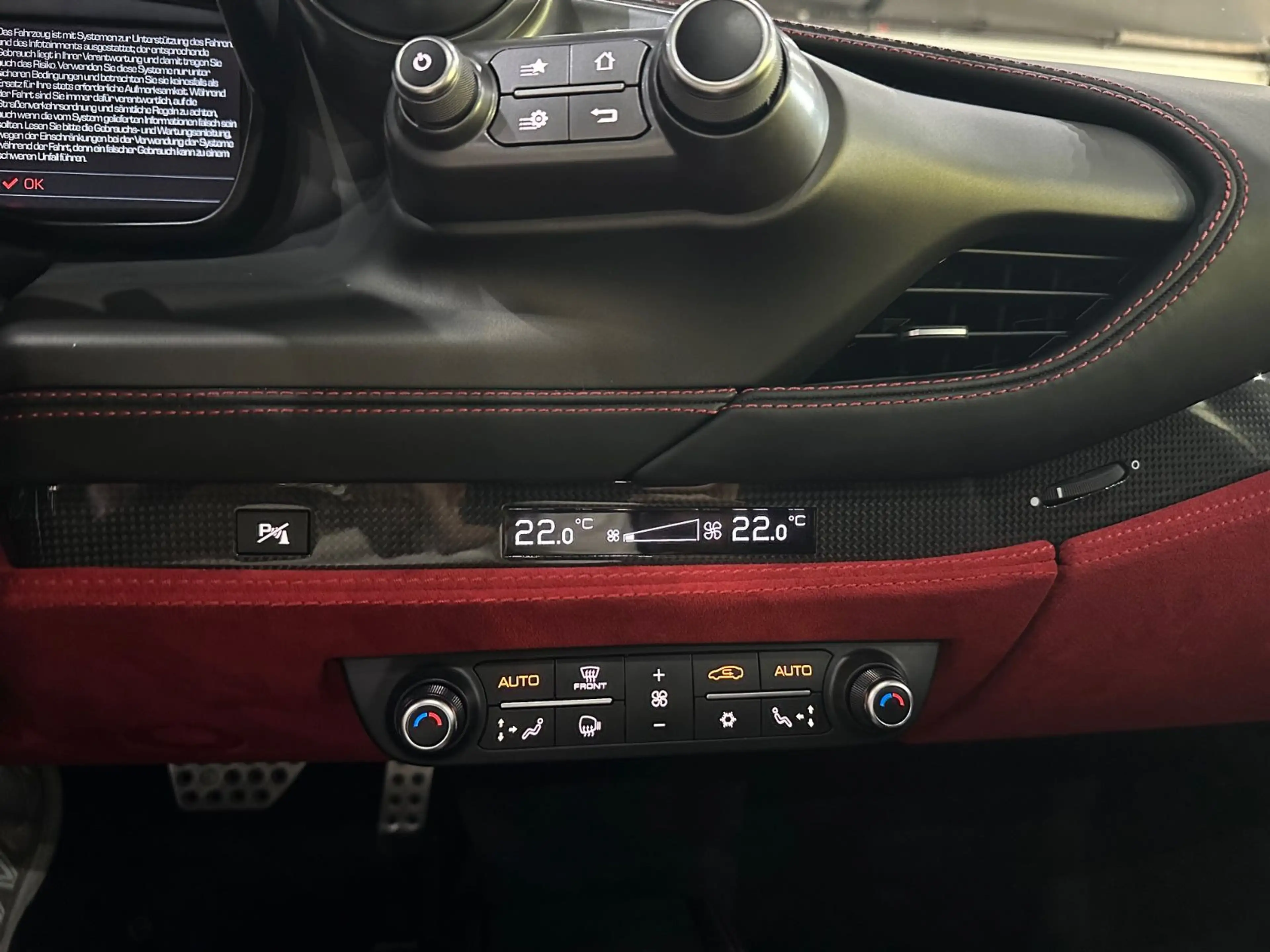 Ferrari F8 Tributo Coupé DCT / PDC / Keramic / Dt. Auto — photo 12