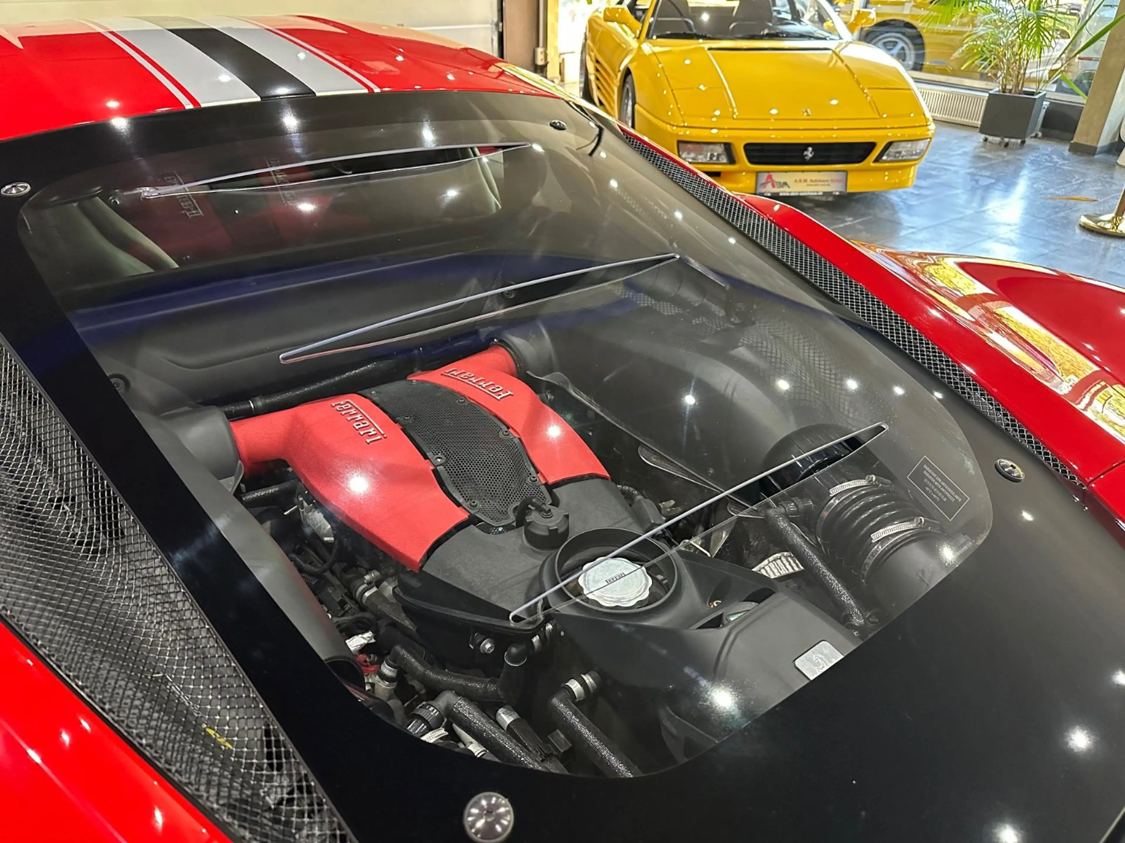 Ferrari F8 Tributo Coupé DCT / PDC / Keramic / Dt. Auto — photo 15