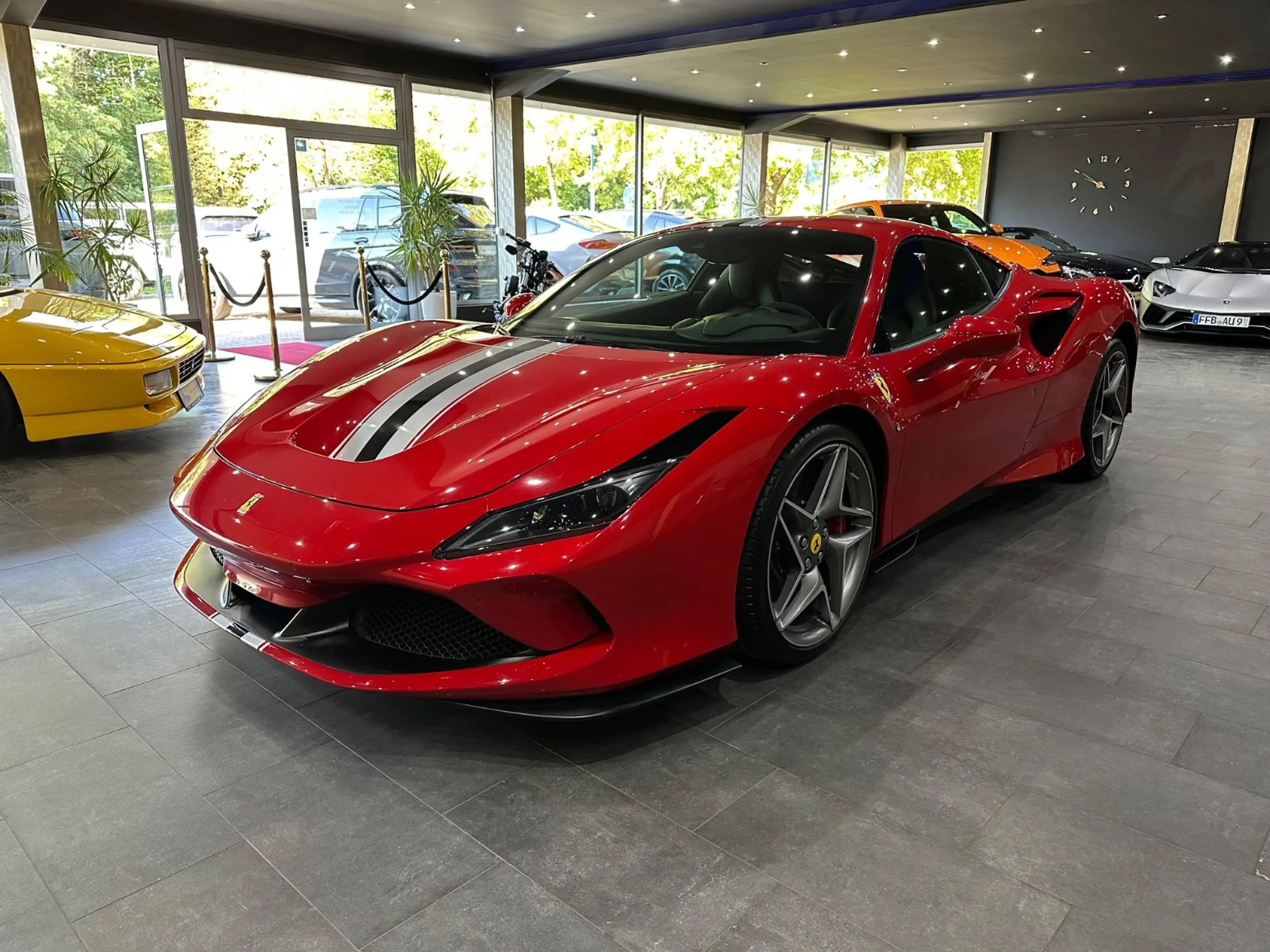 Ferrari F8 Tributo Coupé DCT / PDC / Keramic / Dt. Auto