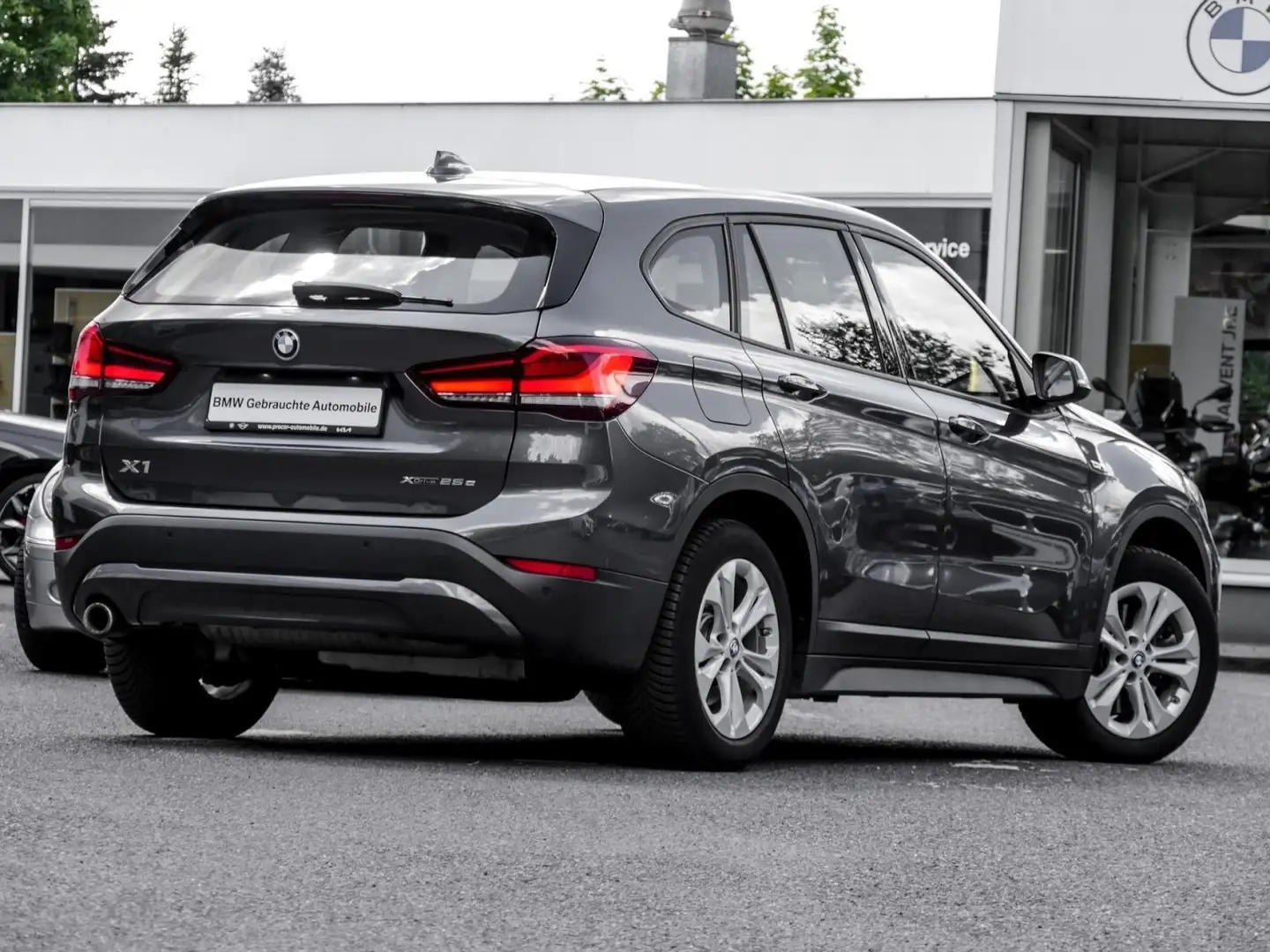BMW X1 xDrive25e ADVANTAGE+LED+SHZ+NAVI+17" LMR Grau - 2