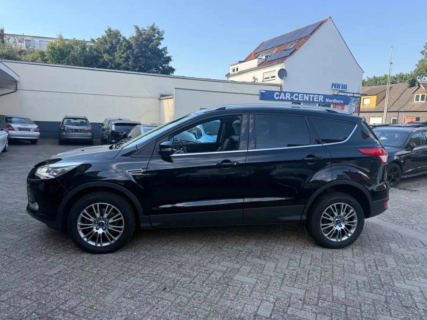 Ford Kuga Titanium*AUTOMATIK*AHK*NAVI*KAMERA*** Schwarz - 2