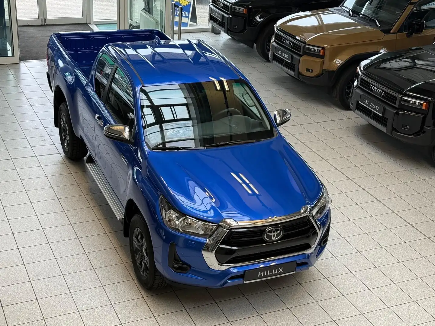 Toyota Hilux HILUX 4x4 EXTRA CAB-AUTOMATIK-COMFORT-MOD. 2025 Blau - 1