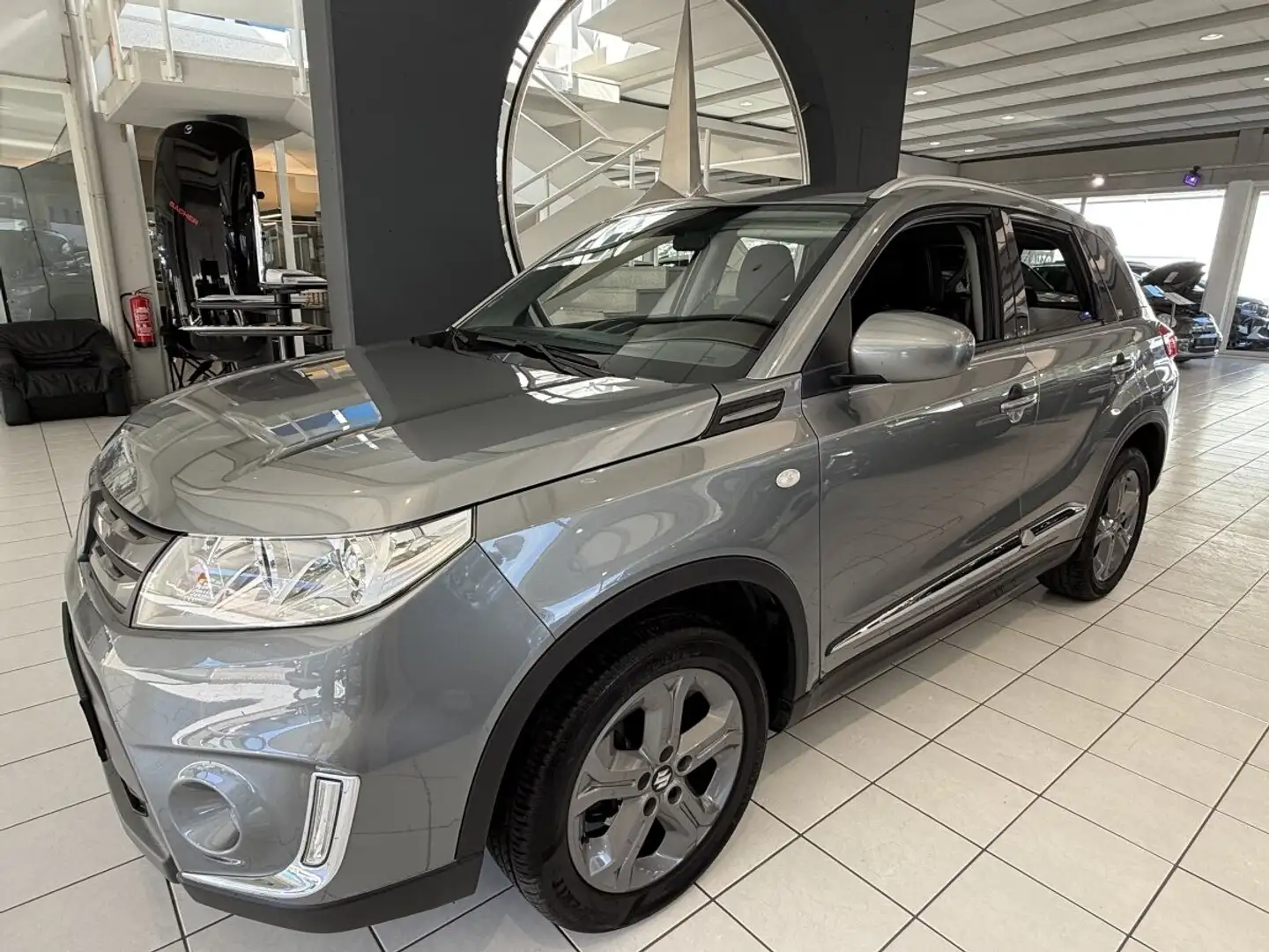 Suzuki Vitara 1.6 Shine Allgrip - nur für Händler! Grau - 2