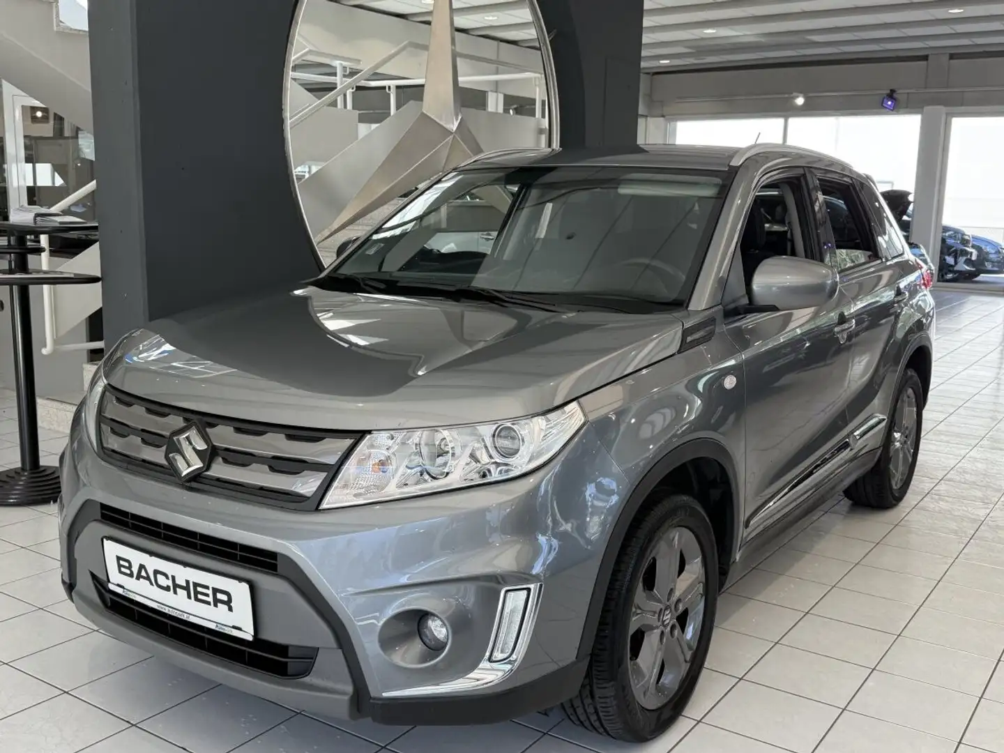 Suzuki Vitara 1.6 Shine Allgrip - nur für Händler! Grau - 1
