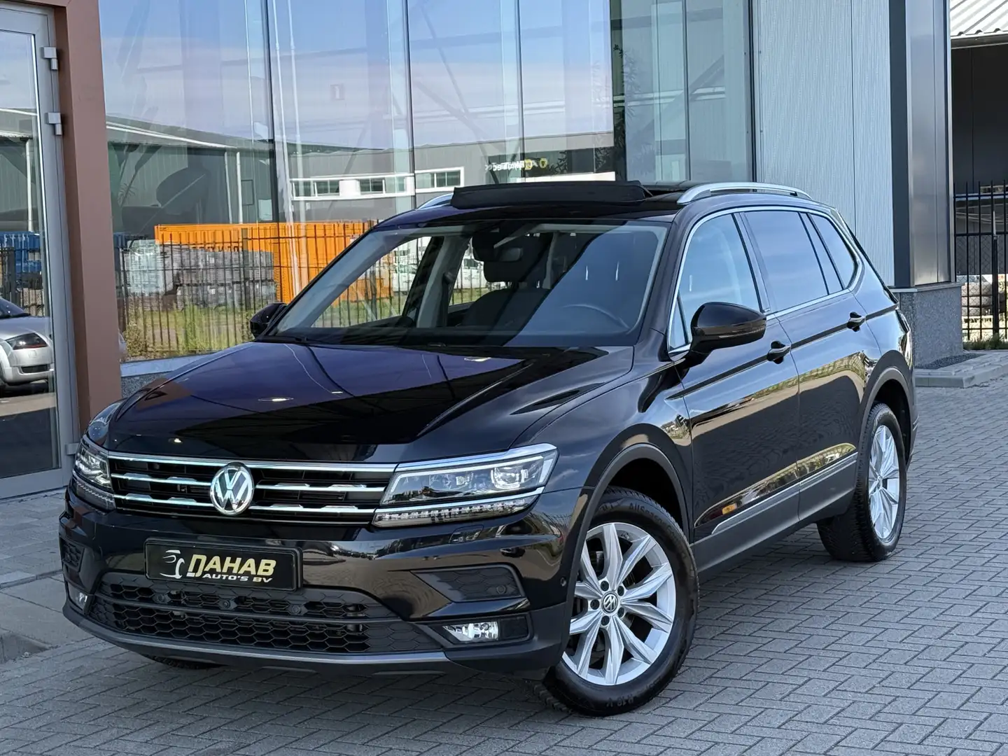 Volkswagen Tiguan Allspace 1.5 TSI Comfortline Business 7p. | VC | Pano | 360 Zwart - 2
