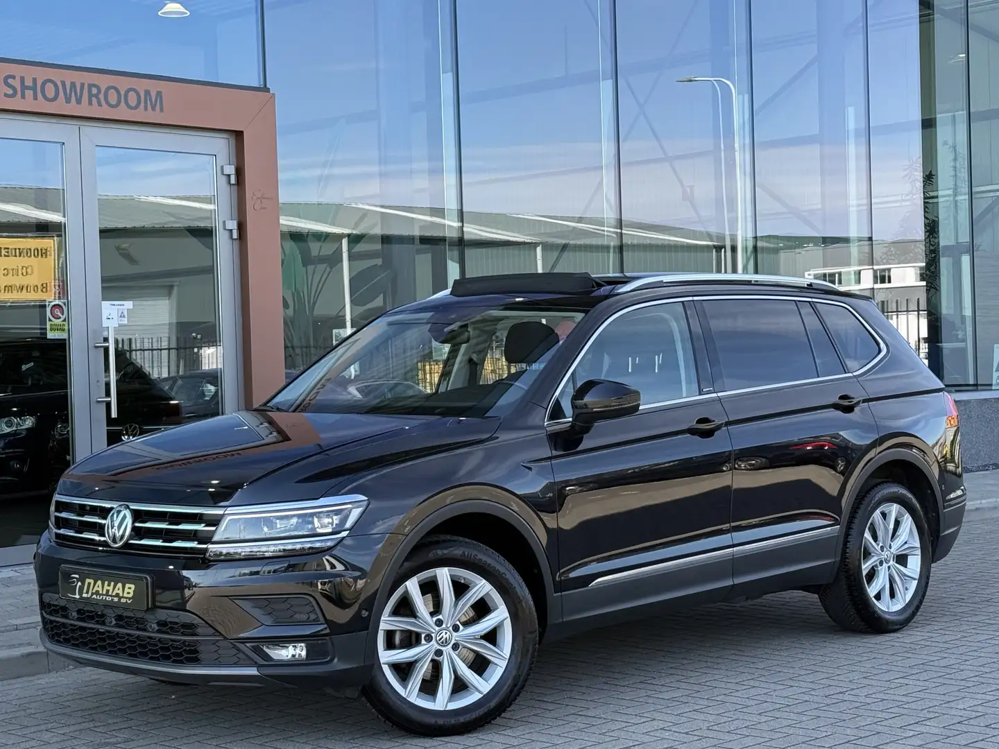 Volkswagen Tiguan Allspace 1.5 TSI Comfortline Business 7p. | VC | Pano | 360 Zwart - 1