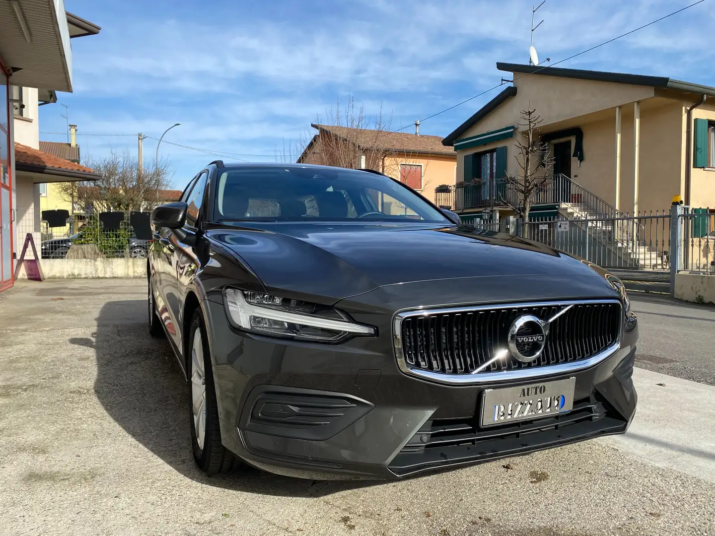 Volvo V60 V60 2.0 b3 Momentum Business auto 8m my21 Grigio - 1