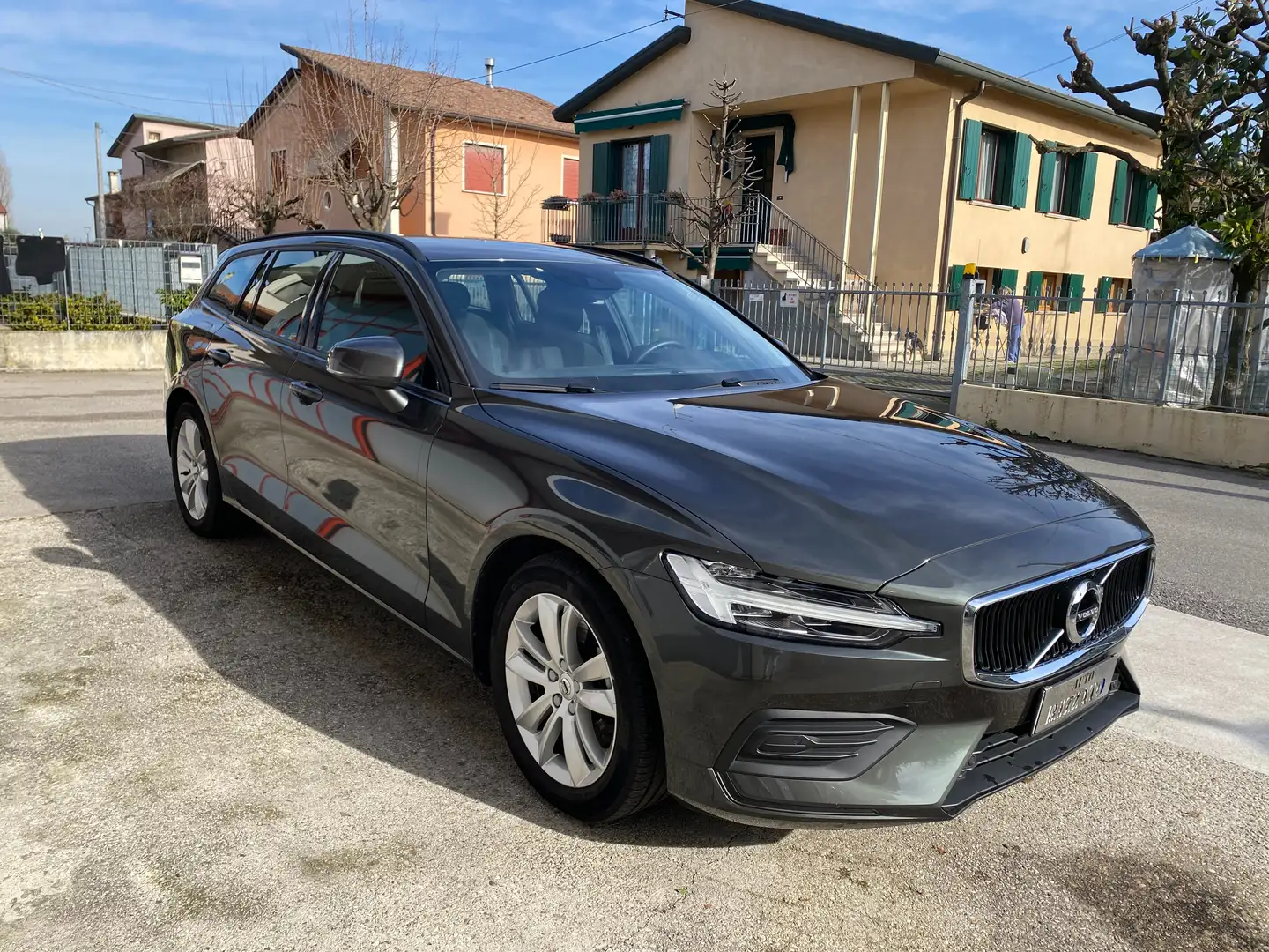Volvo V60 V60 2.0 b3 Momentum Business auto 8m my21 Grigio - 2