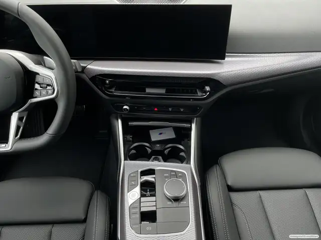 BMW 3 Series view 8