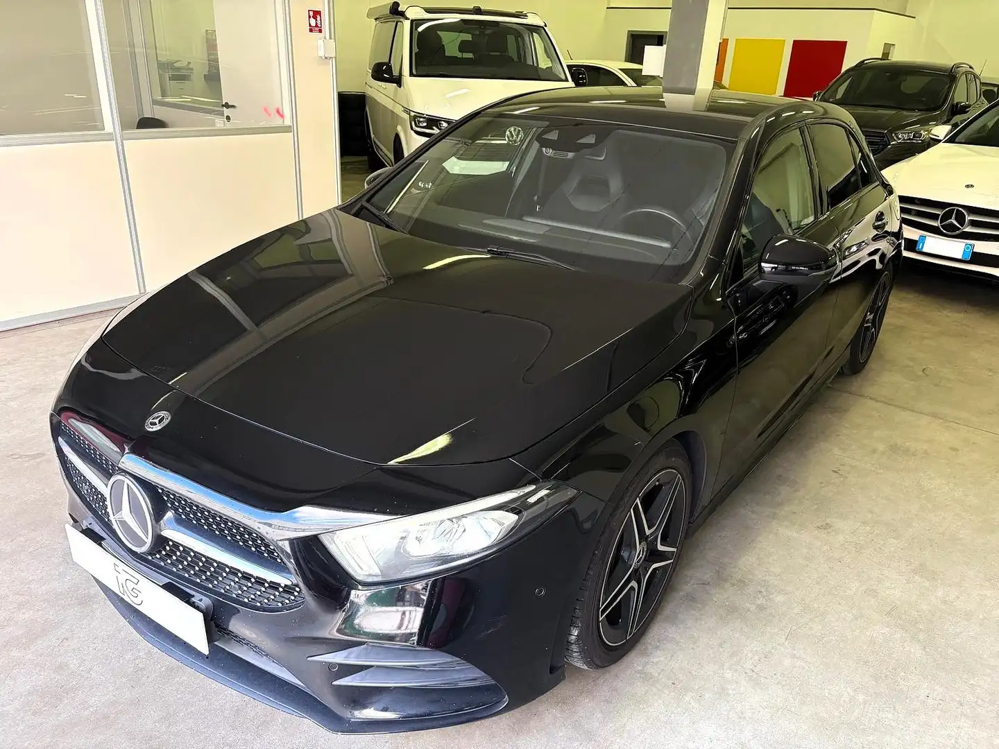 Mercedes-Benz A 180 A 180 d AMG Premium auto Černá - 2