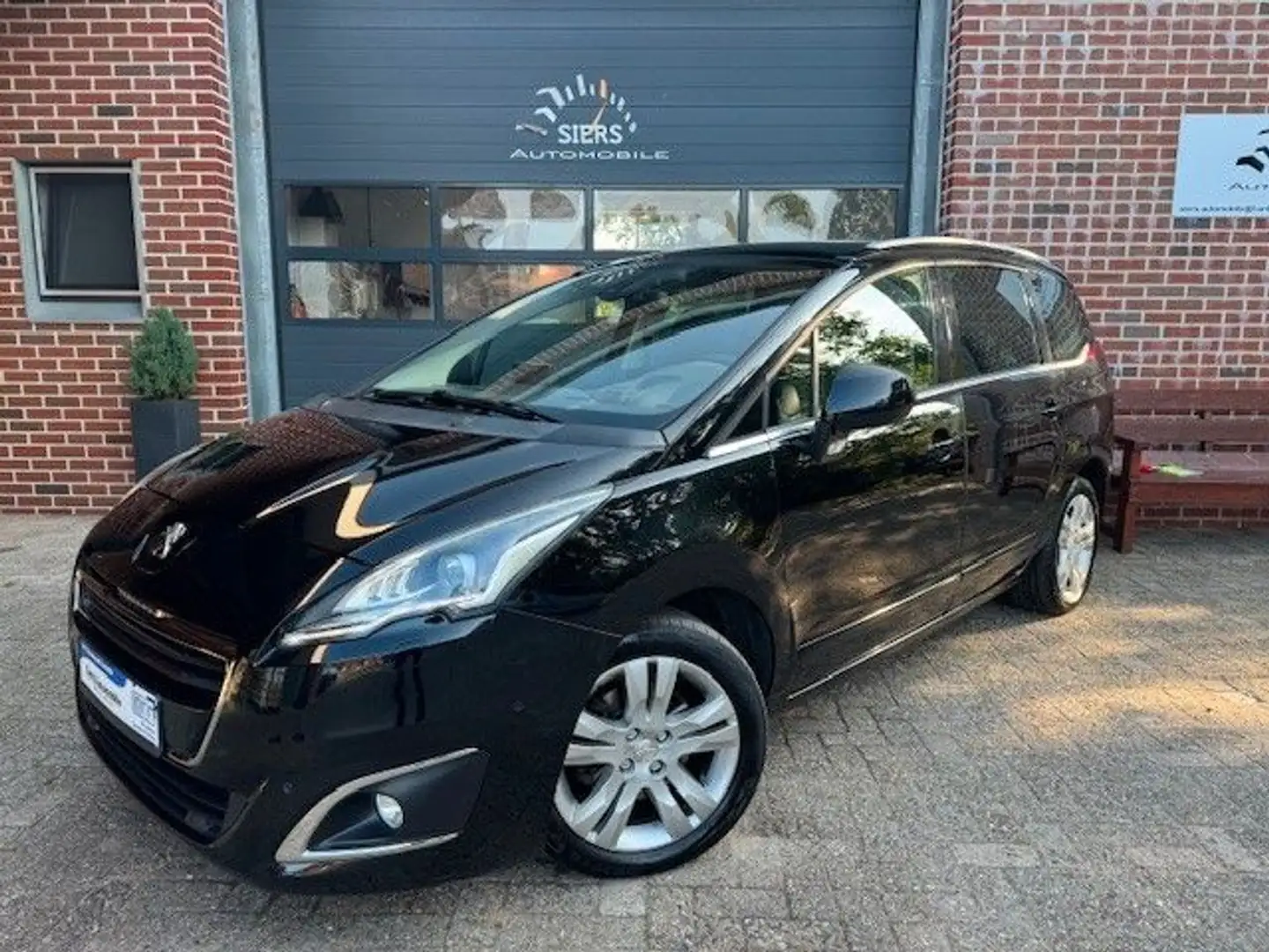 Peugeot 5008 1.6HDI AUTOM,XENON,PANO,HEAD-UP,7-SITZE Noir - 1