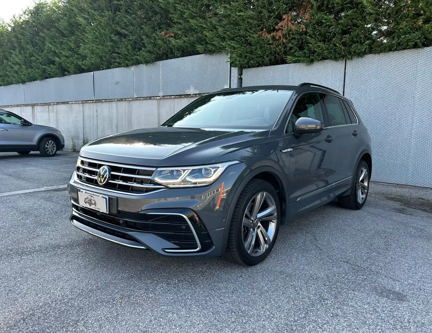Volkswagen Tiguan Tiguan 2.0 TDI  150 CV DSG R-Line Grijs - 1