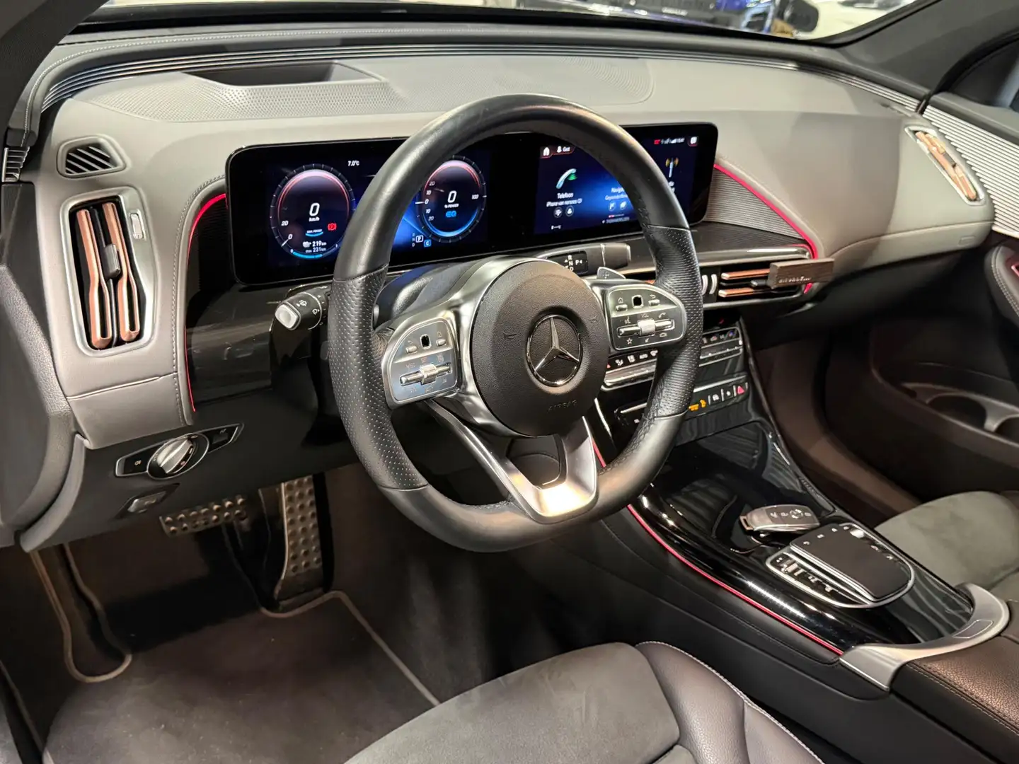 Mercedes-Benz EQC 400 4MATIC AMG Line 80 kWh Trekhaak! Schwarz - 2