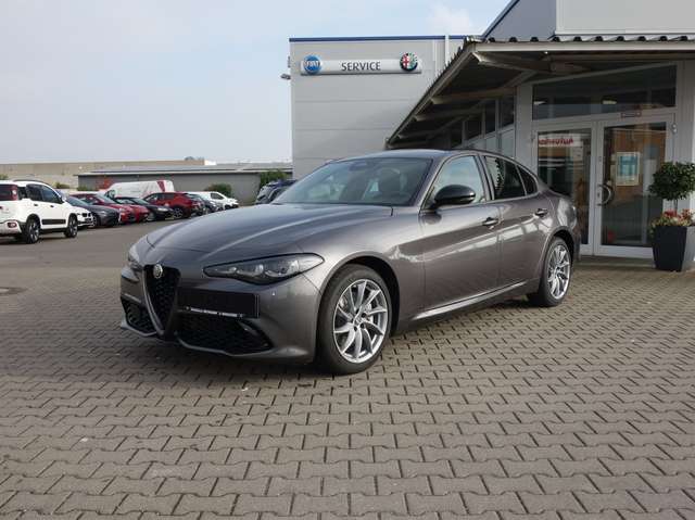 Imagine Alfa Romeo Giulia Sprint Q4 *Matrix LED/DAB/NAV/RfK/ACC/PDC/Metallic