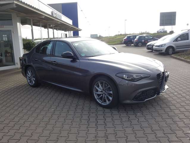 Alfa Romeo Giulia Sprint Q4 *Matrix LED/DAB/NAV/RfK/ACC/PDC/Metallic