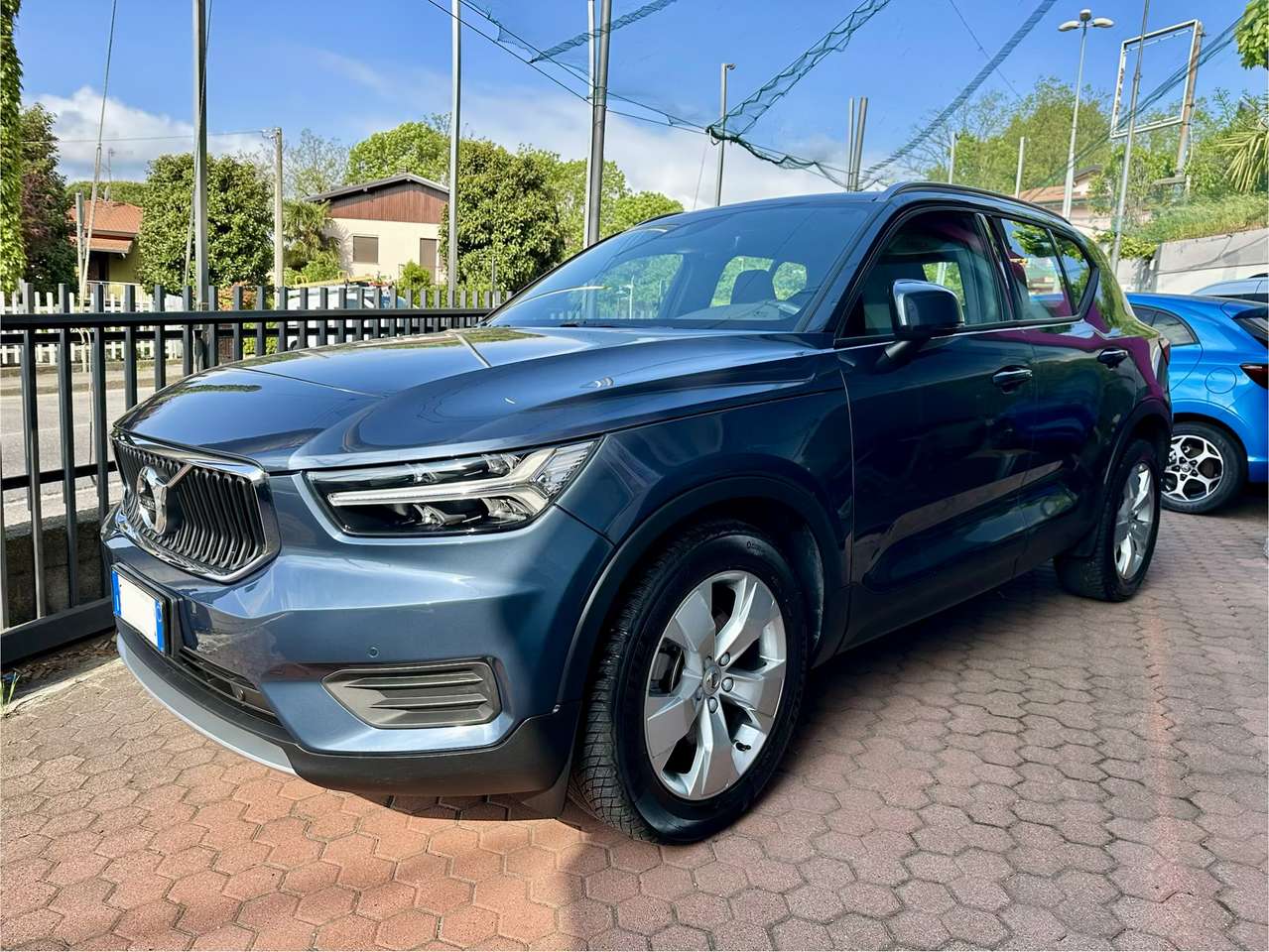 Volvo XC40 2.0 b4 Momentum Pro awd auto 7m