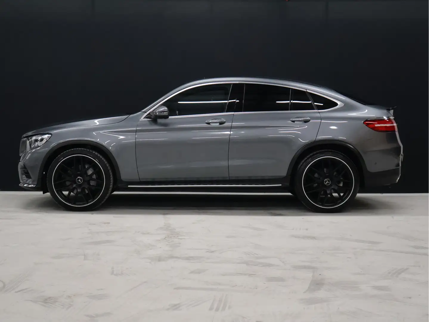 Mercedes-Benz GLC 250 Coupé 4MATIC AMG Premium Plus [SCHUIFKANTELDAK, BU Grijs - 2