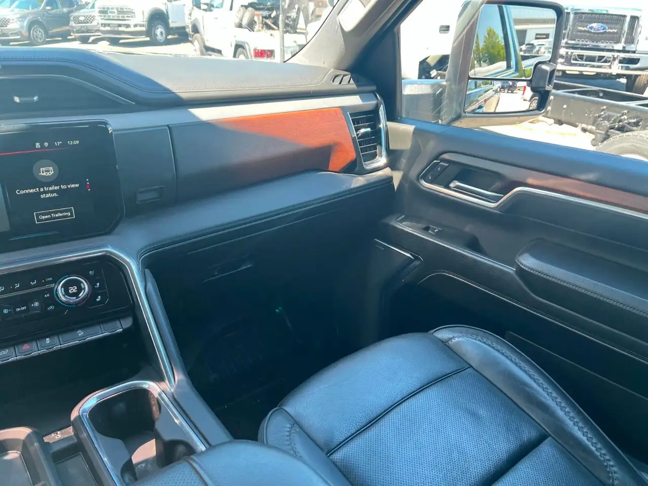 GMC Sierra 3500HD снимка GMC Sierra 3500HD